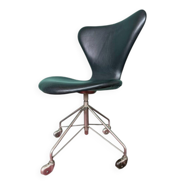 Vintage Arne Jacobsen 3117 Series One  Office Chair in Black Leather