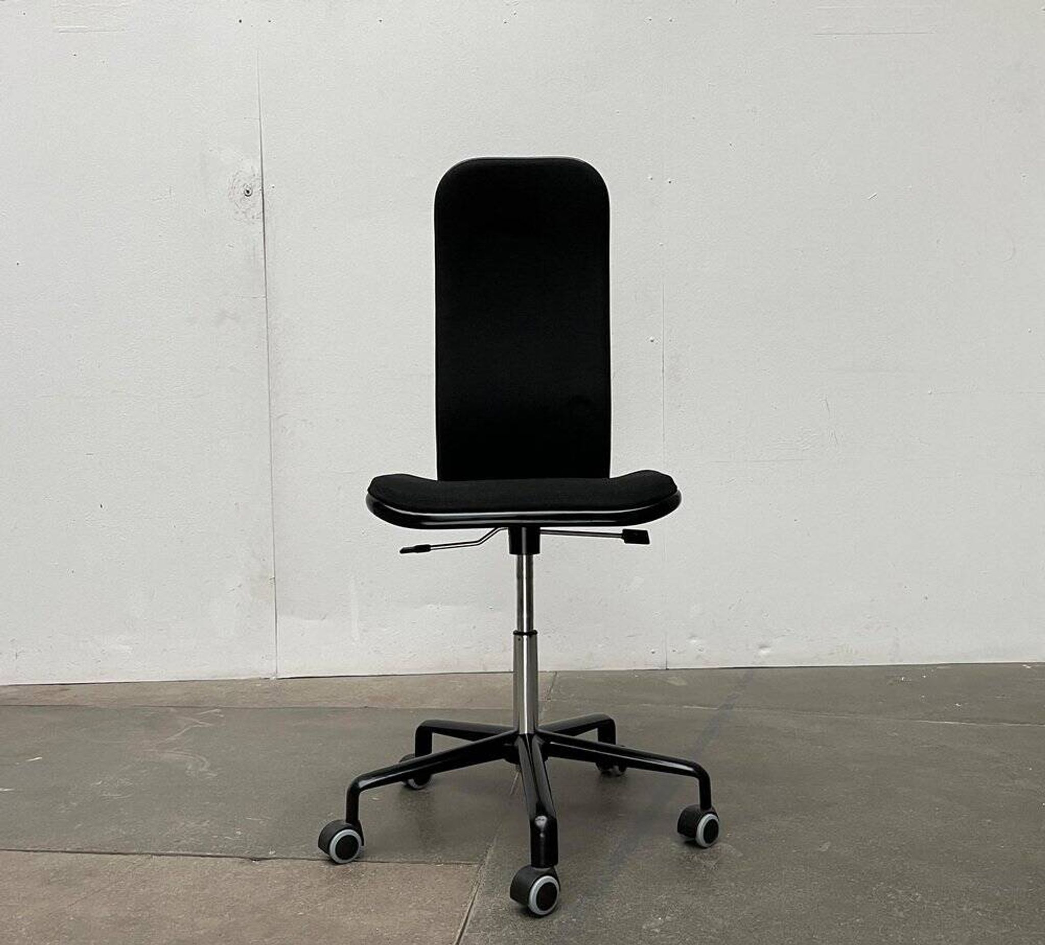 Vintage swivel office chair Supporto Series by Frederick Scott for Hille, 1970s