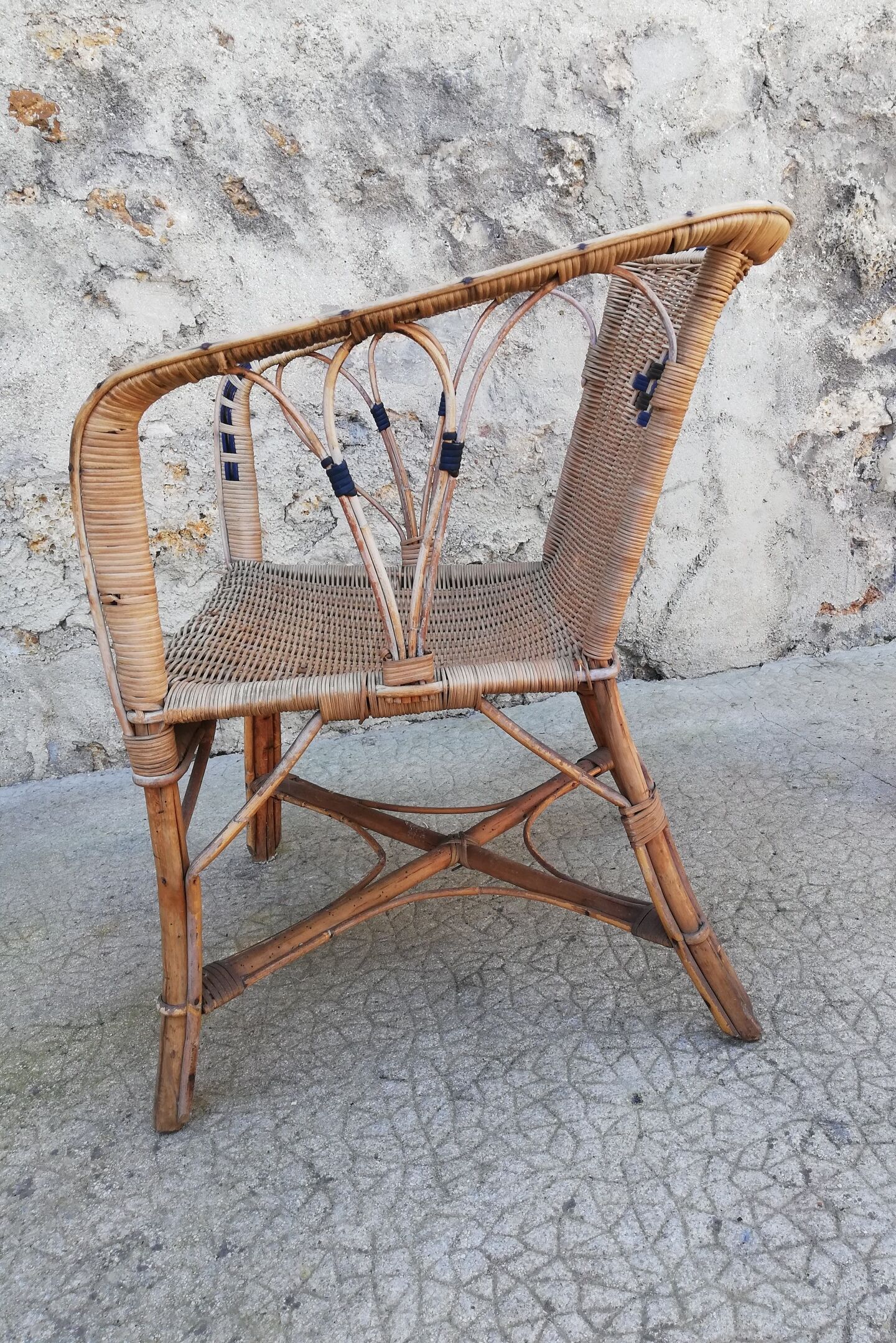 Armchair in wicker rattan and scoubidou