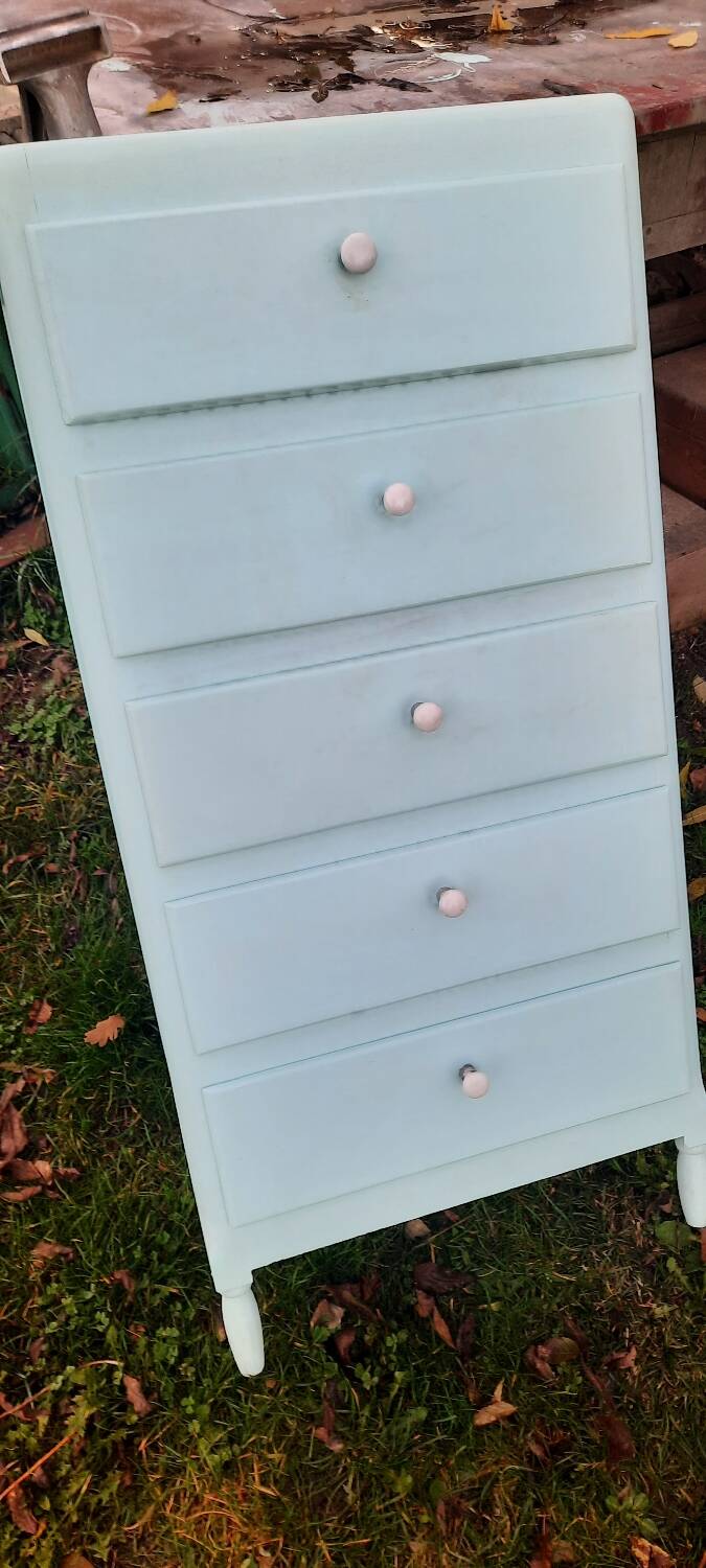 Chest of drawers