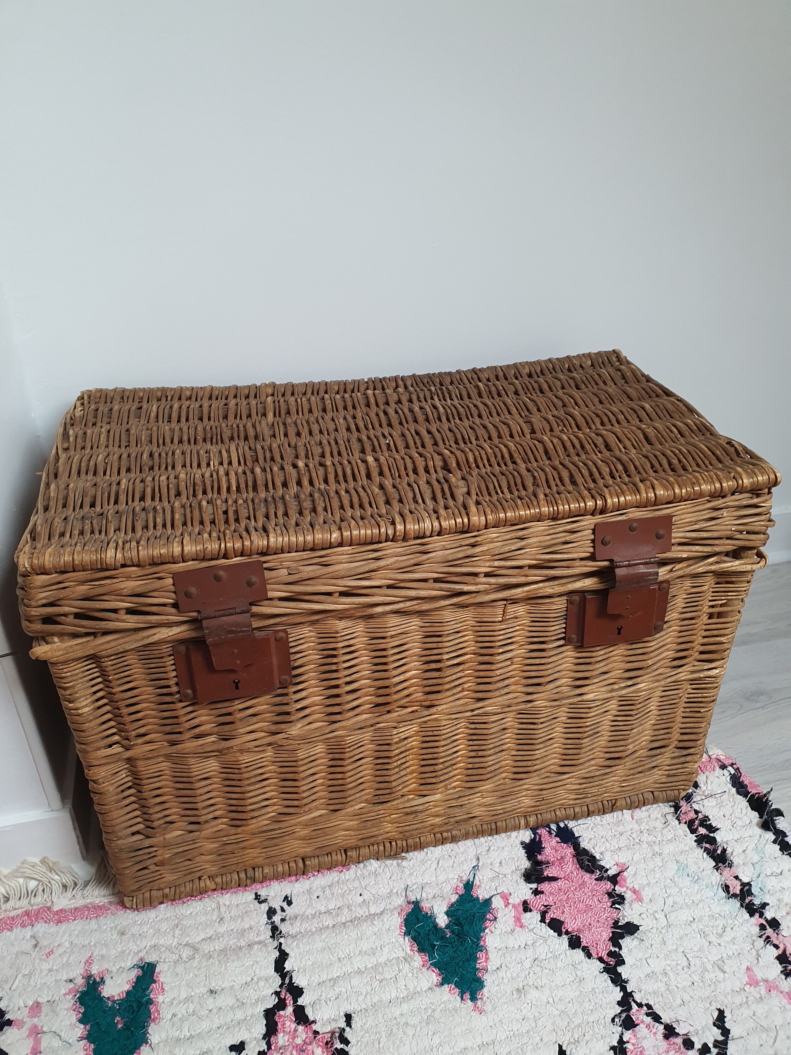 Wicker trunk