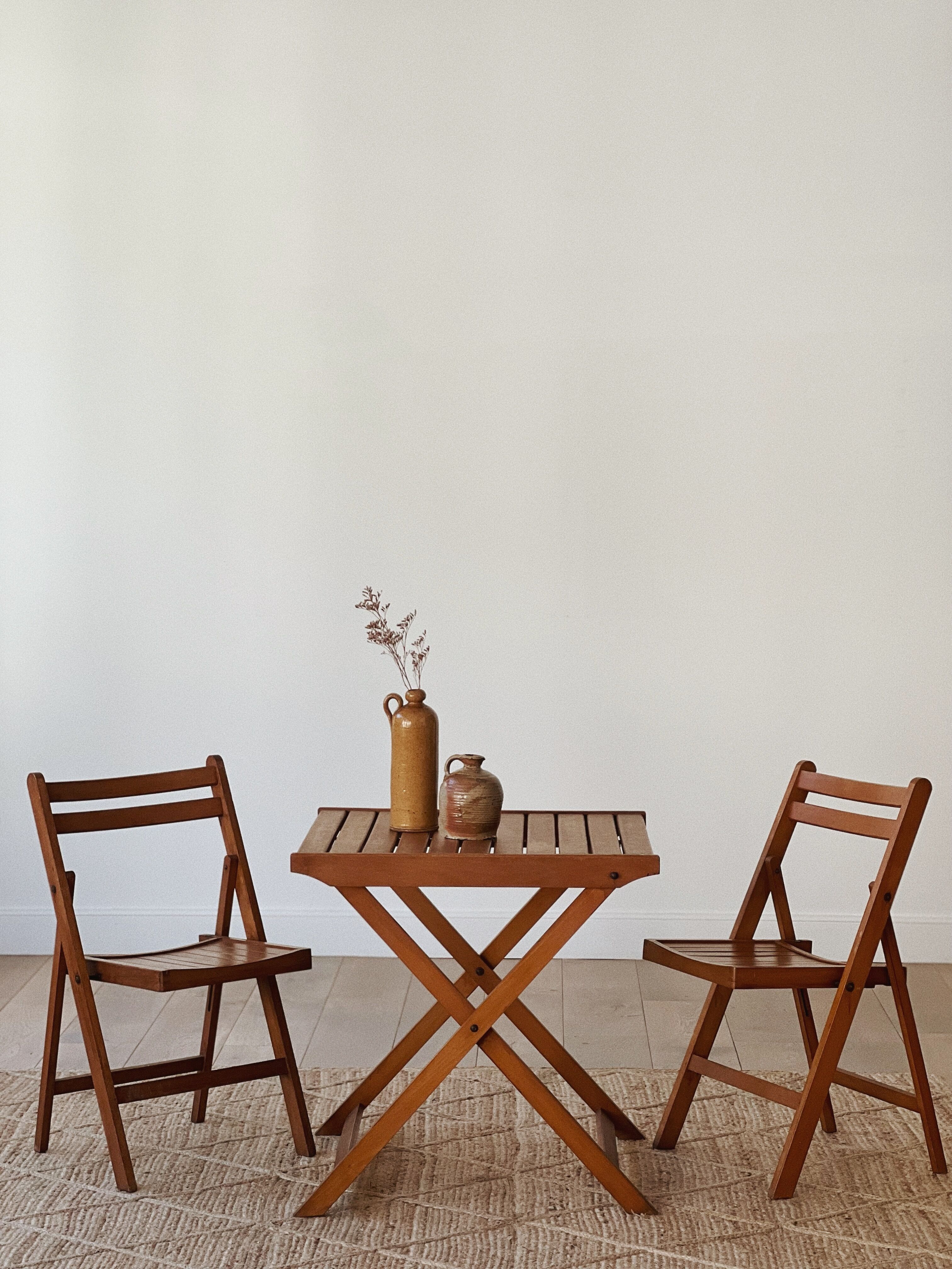 Teak table and its 4 vintage folding chairs