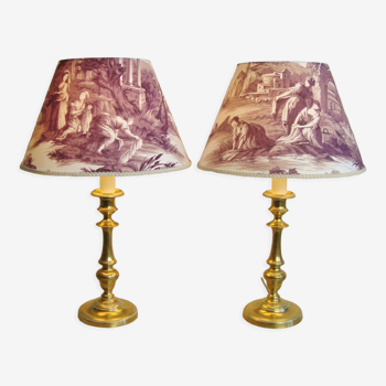 Paire de lampes anciens avec abat-jours en toile de Jouy violet fait main en France