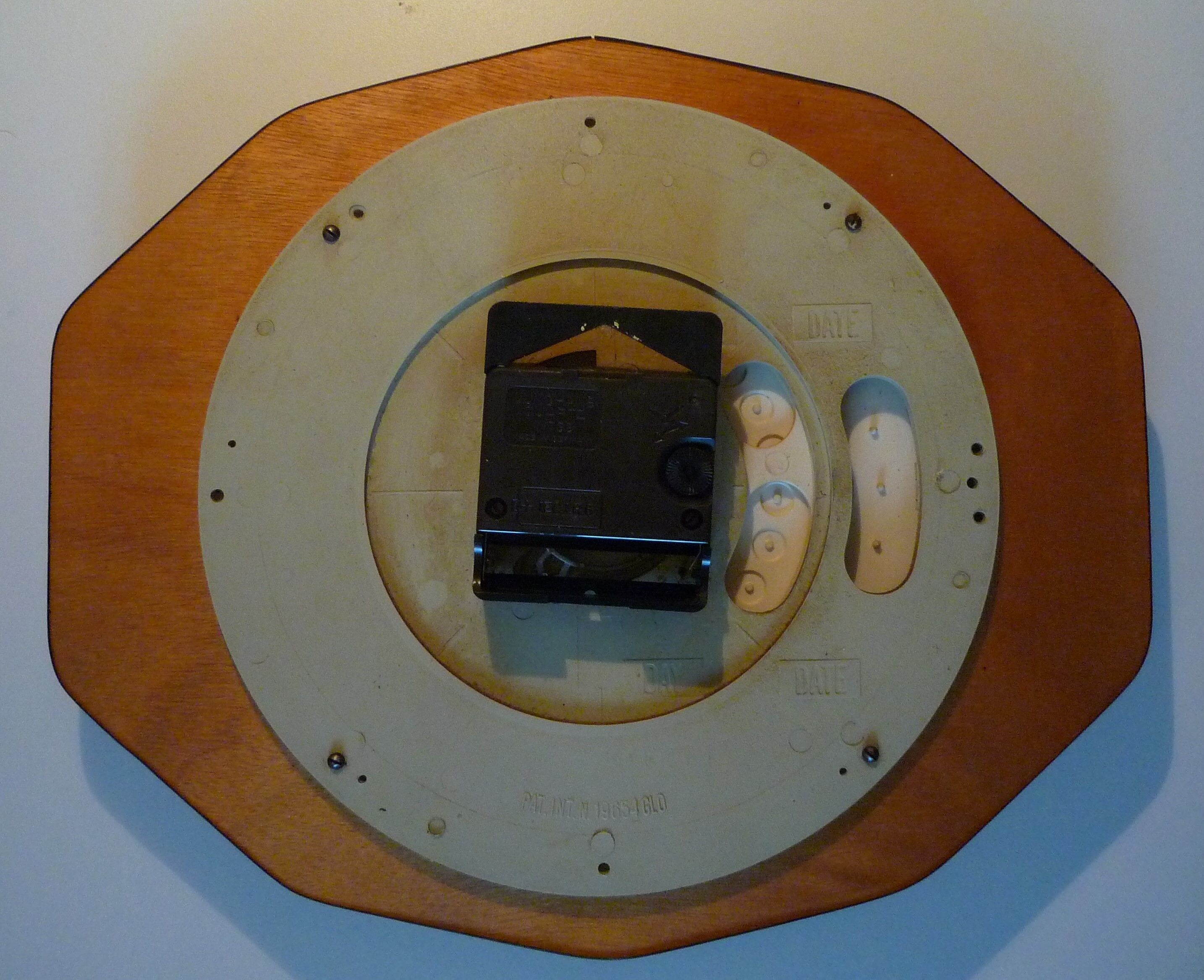 MATY wall clock with date, vintage 60s, exceptional condition.