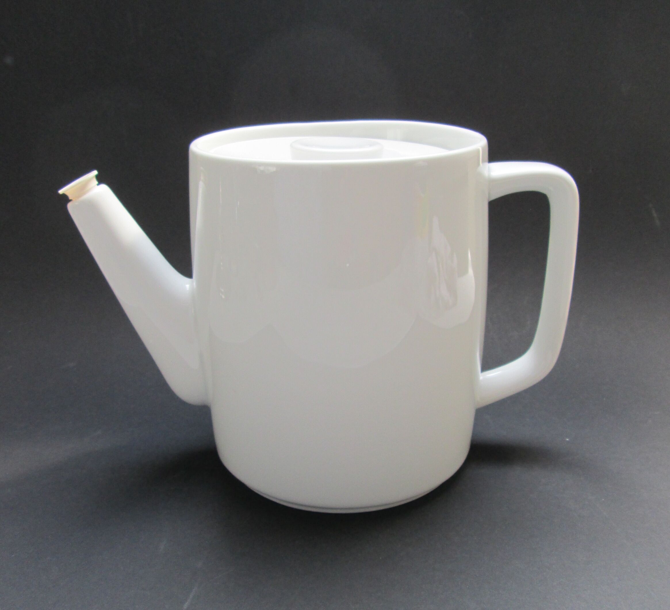 Coffee pot Grethe Meyer Royal Copenhagen 1972