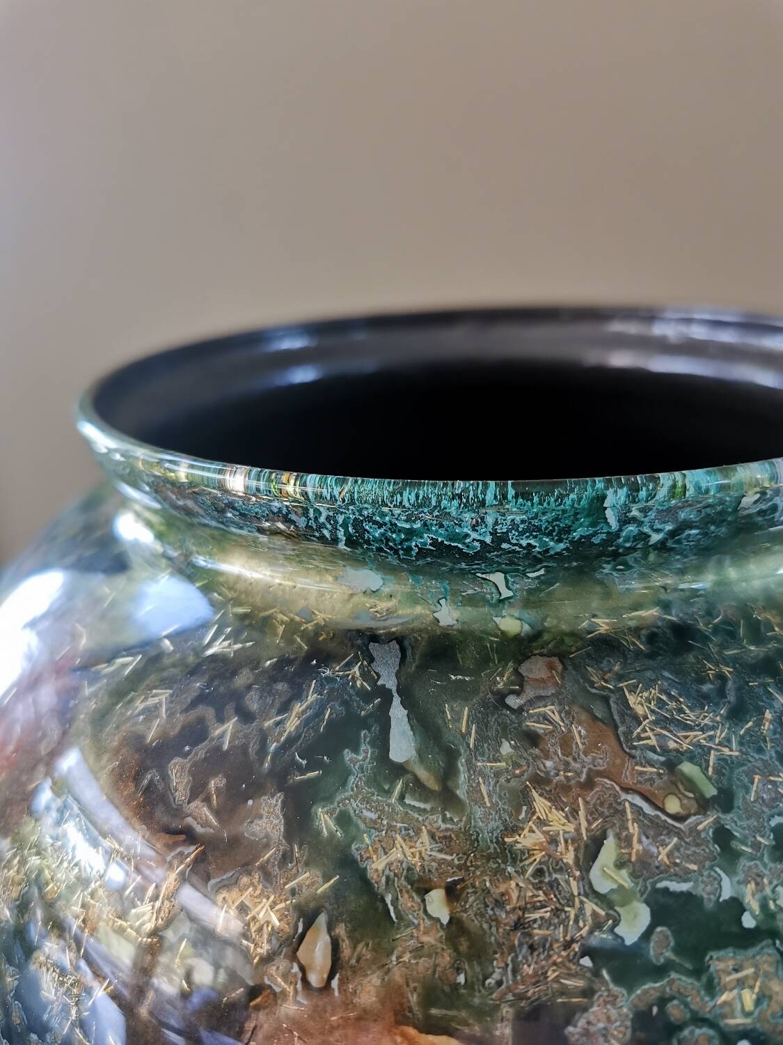 Eglomise Lacquered Glass Vase Line