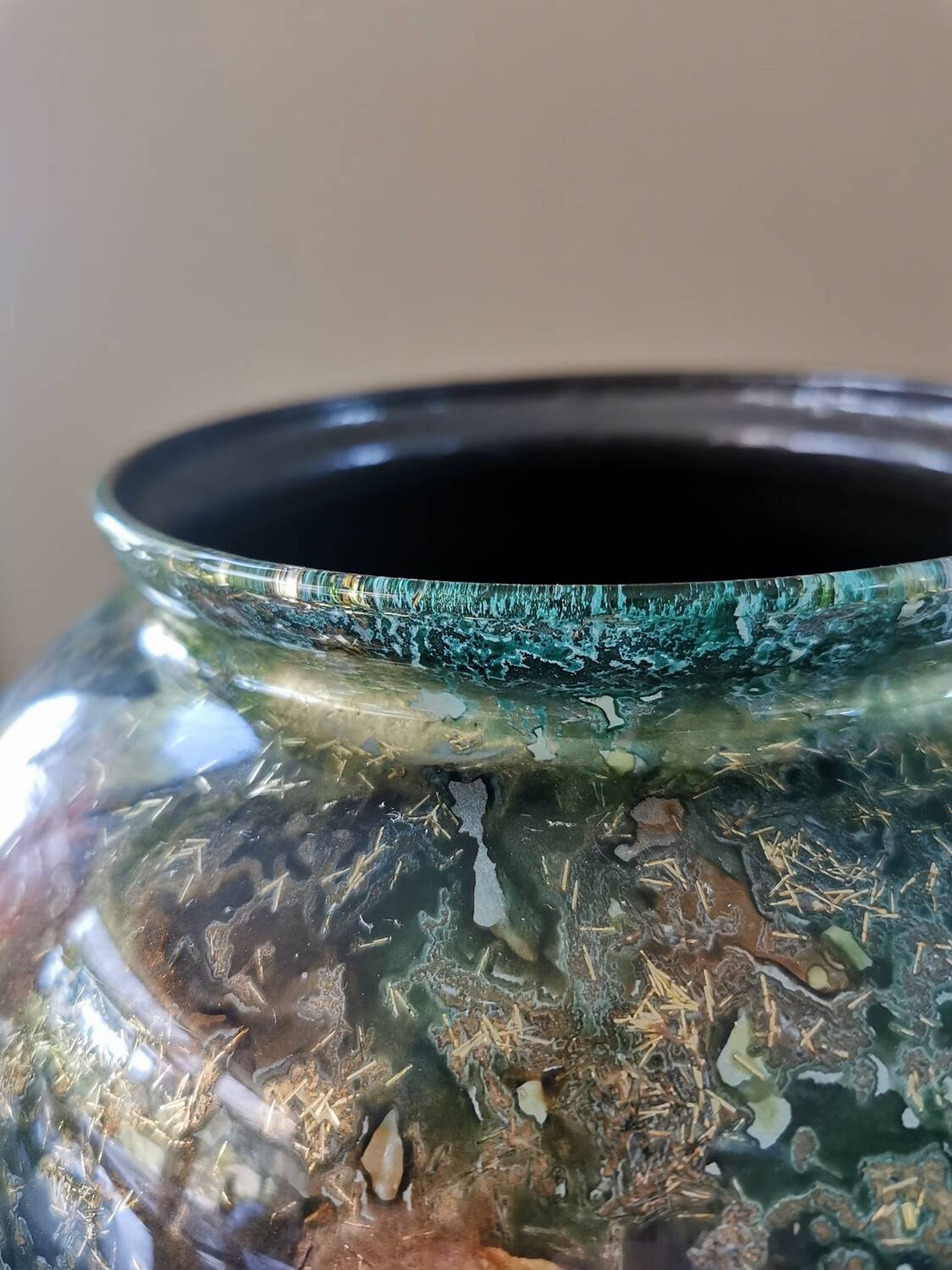 Eglomise Lacquered Glass Vase Line