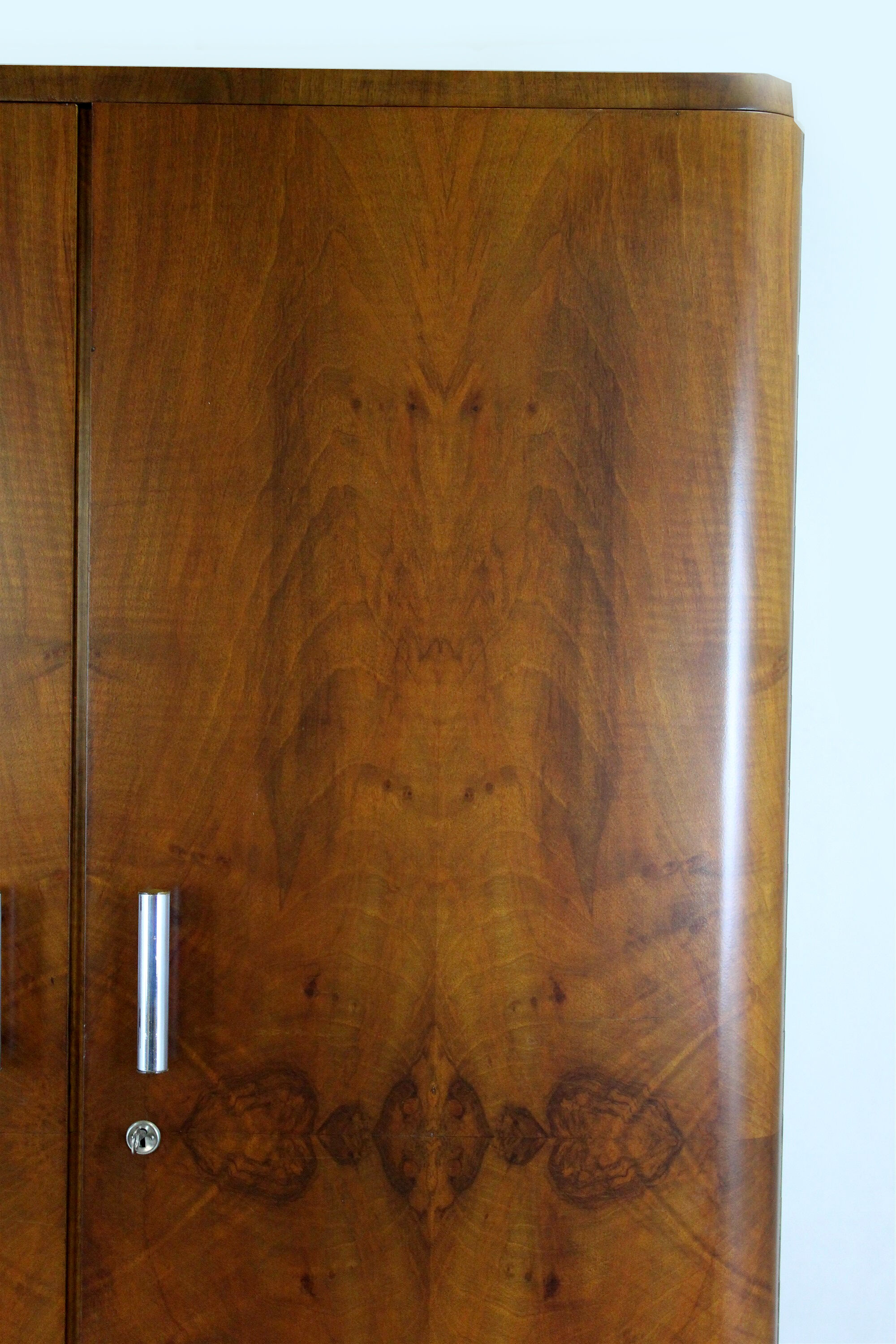 Bauhaus chromed tubular steel and walnut wardrobe, 1930s