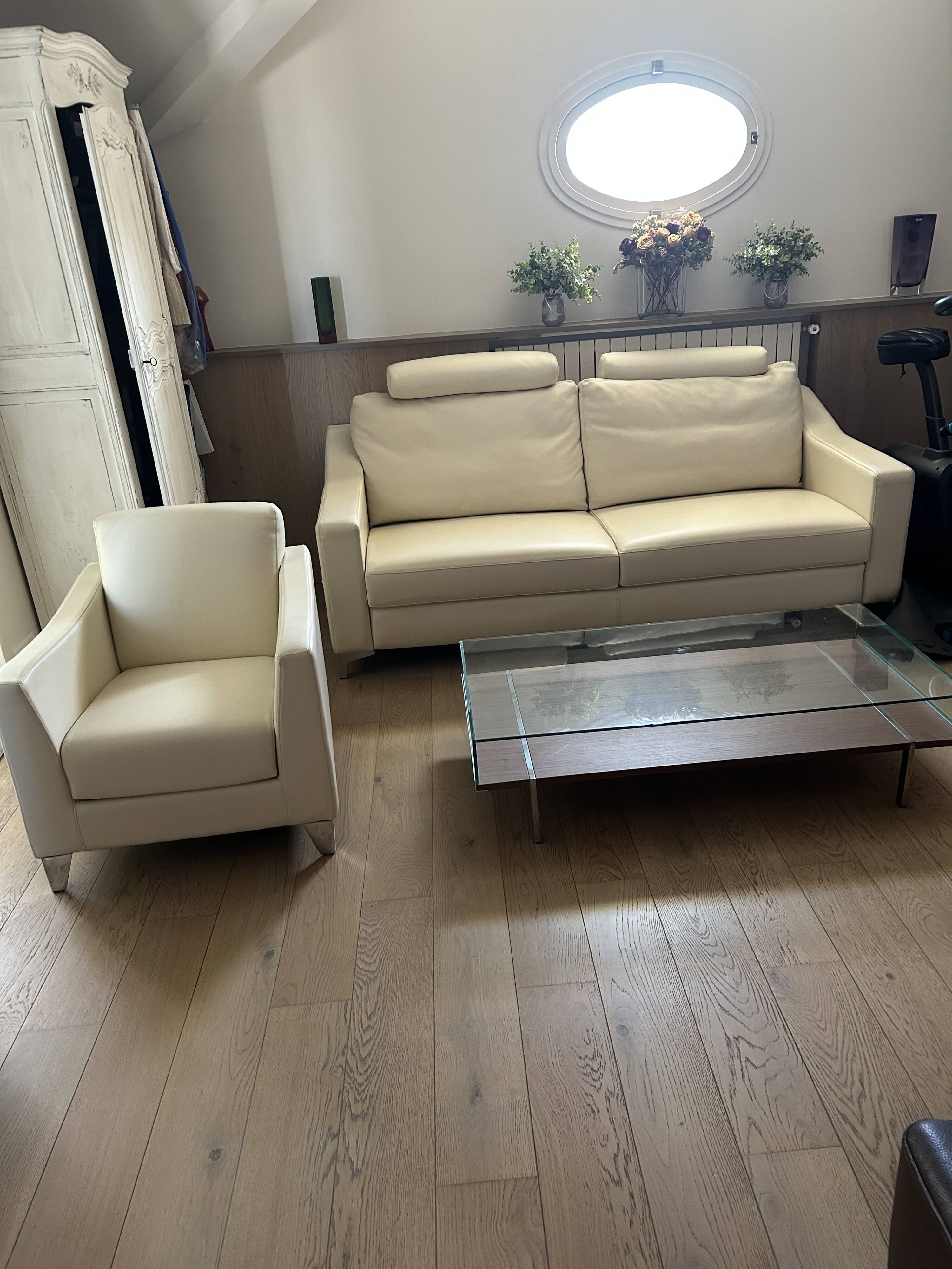 Living room set: 3-seater sofa, armchair and coffee table