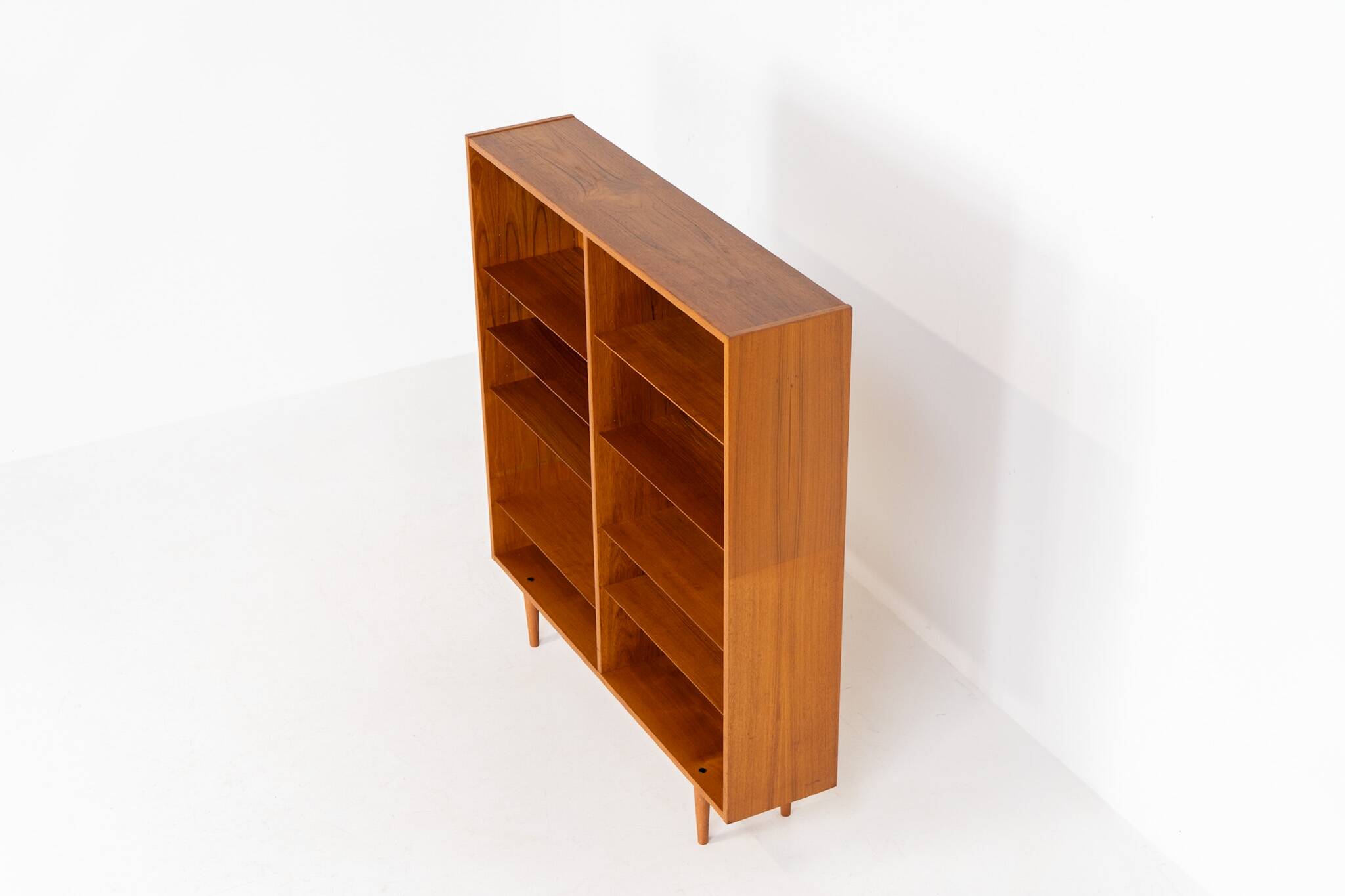 Bibliothèque du milieu du siècle par Poul Hundevad