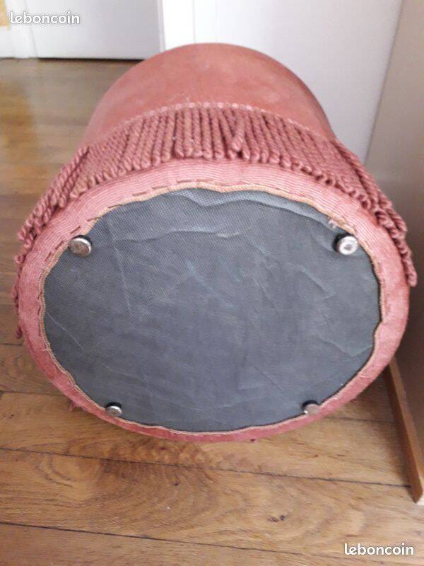 Pink velvet pouf
