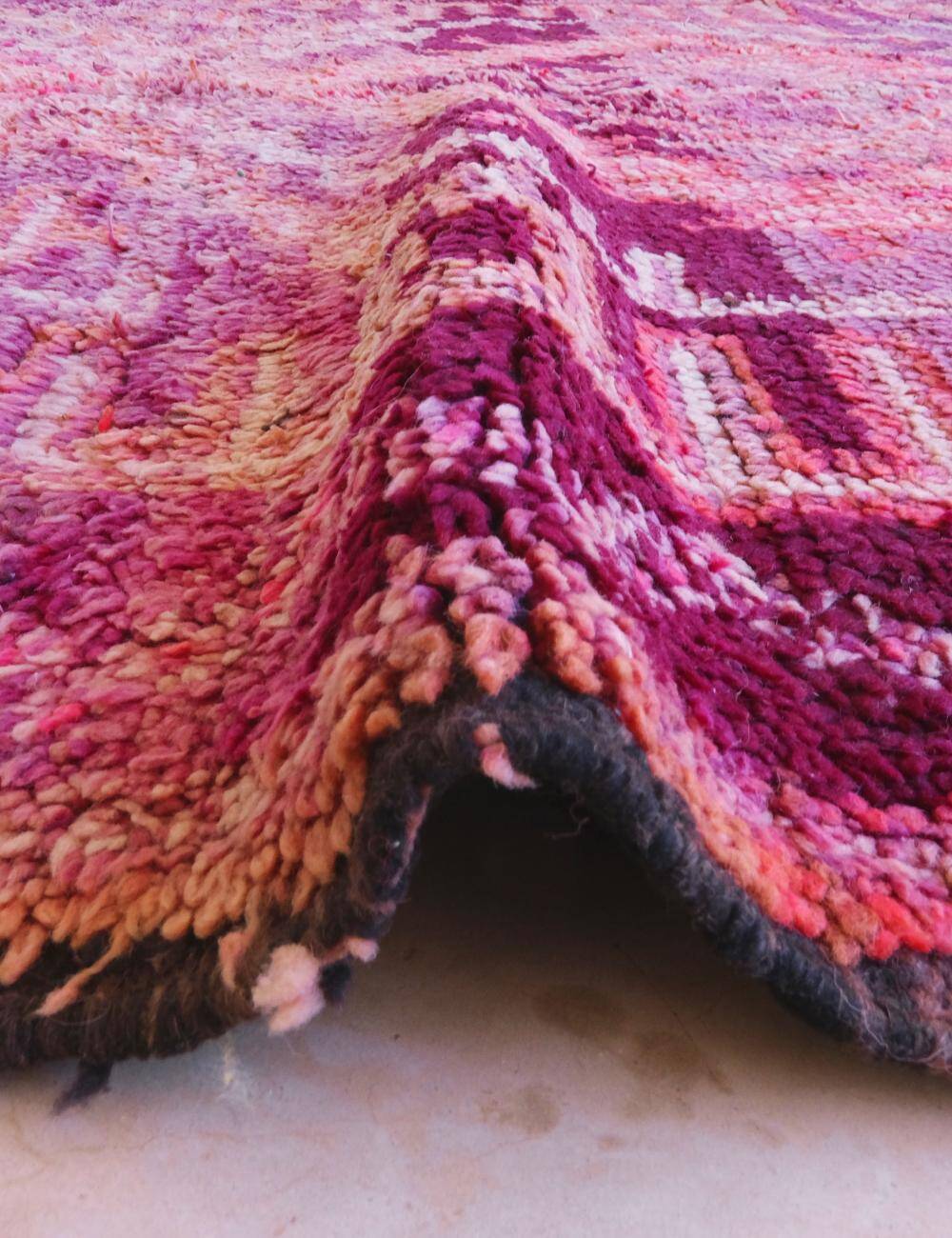 Vintage Collectible Rug - 368 x 190 cm