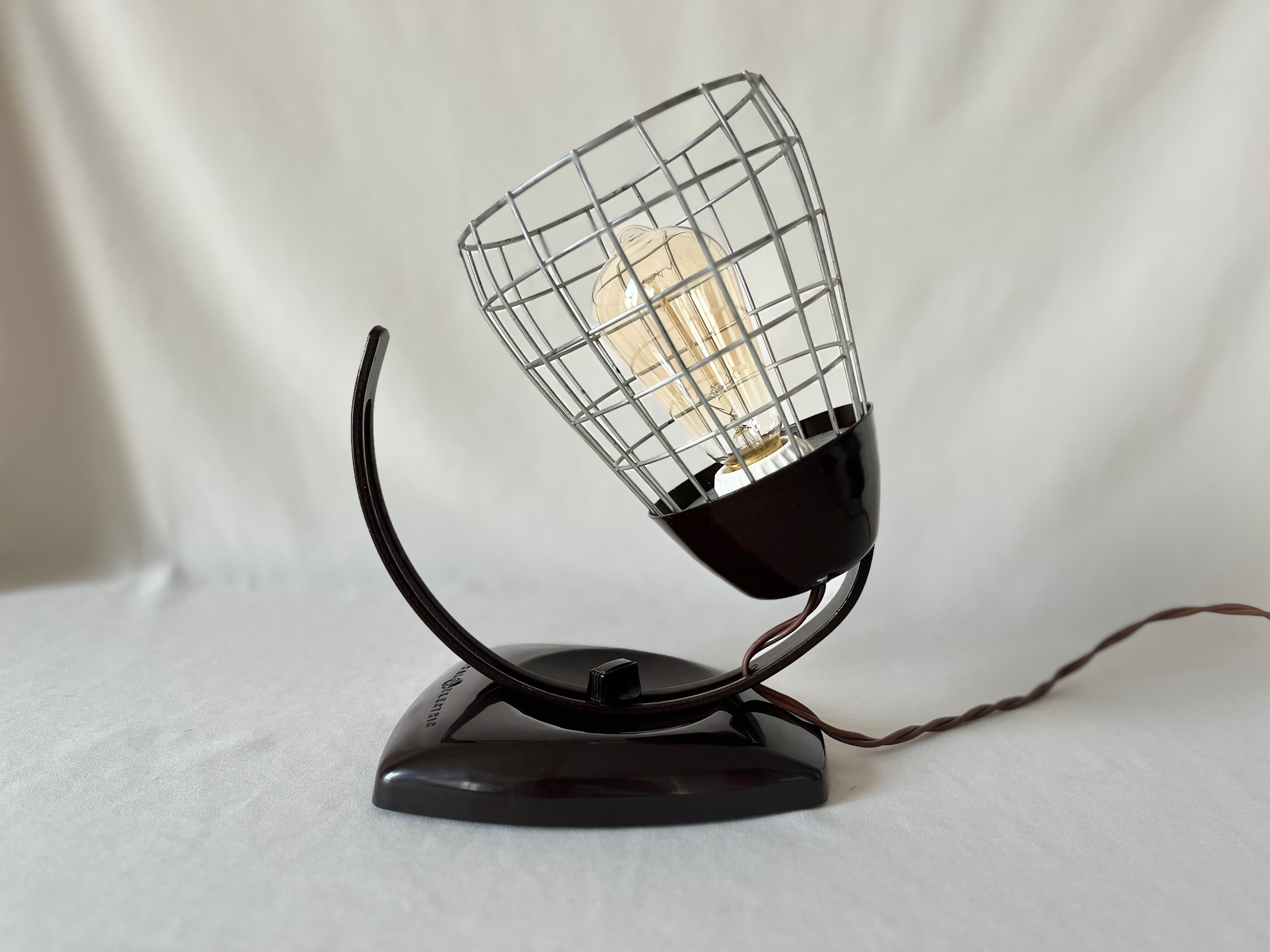 Table lamp Theralux General Electric GE bakelite and industrial metal grid infra red 1930