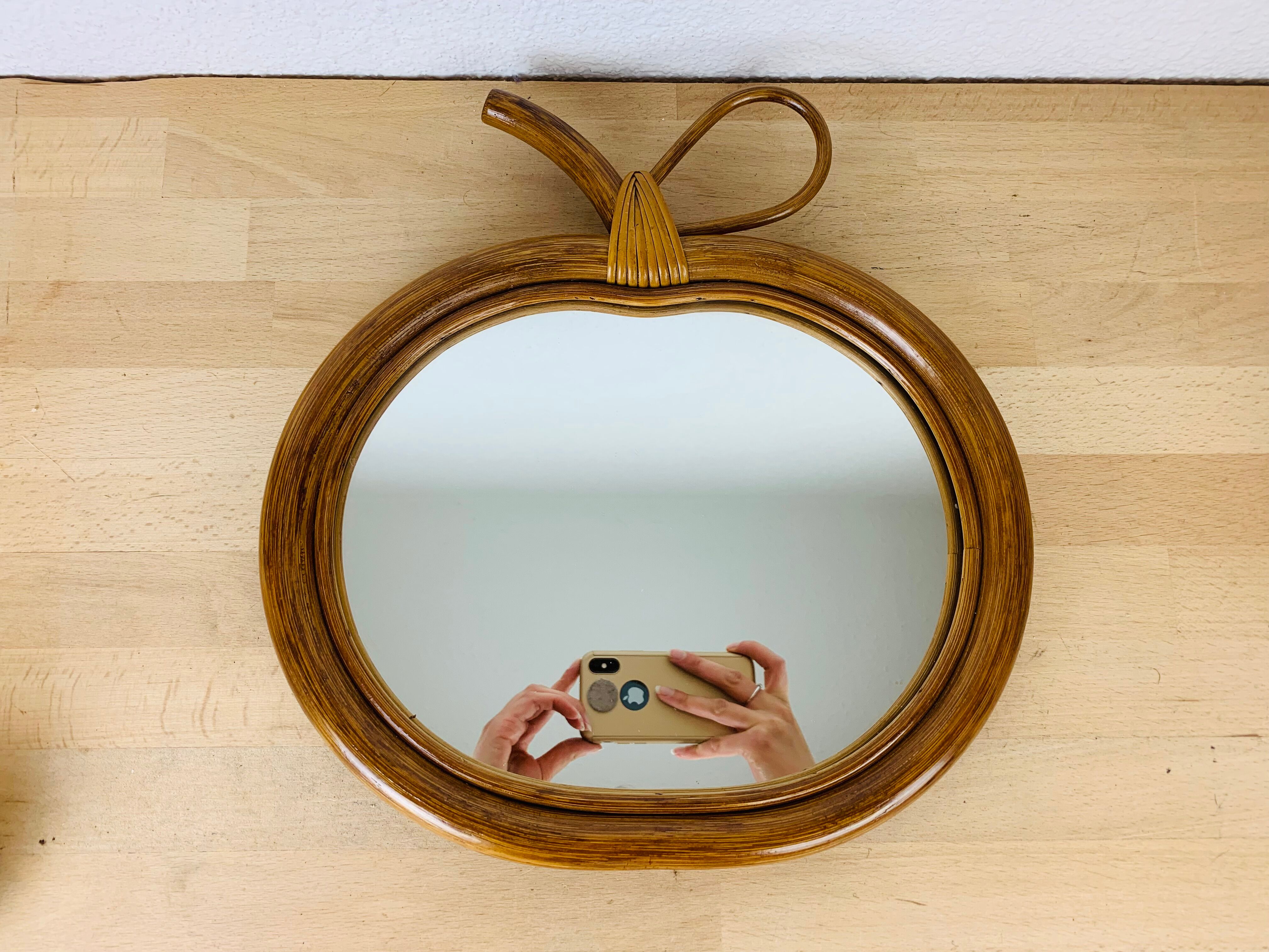 Vintage rattan apple mirror 33x34cm