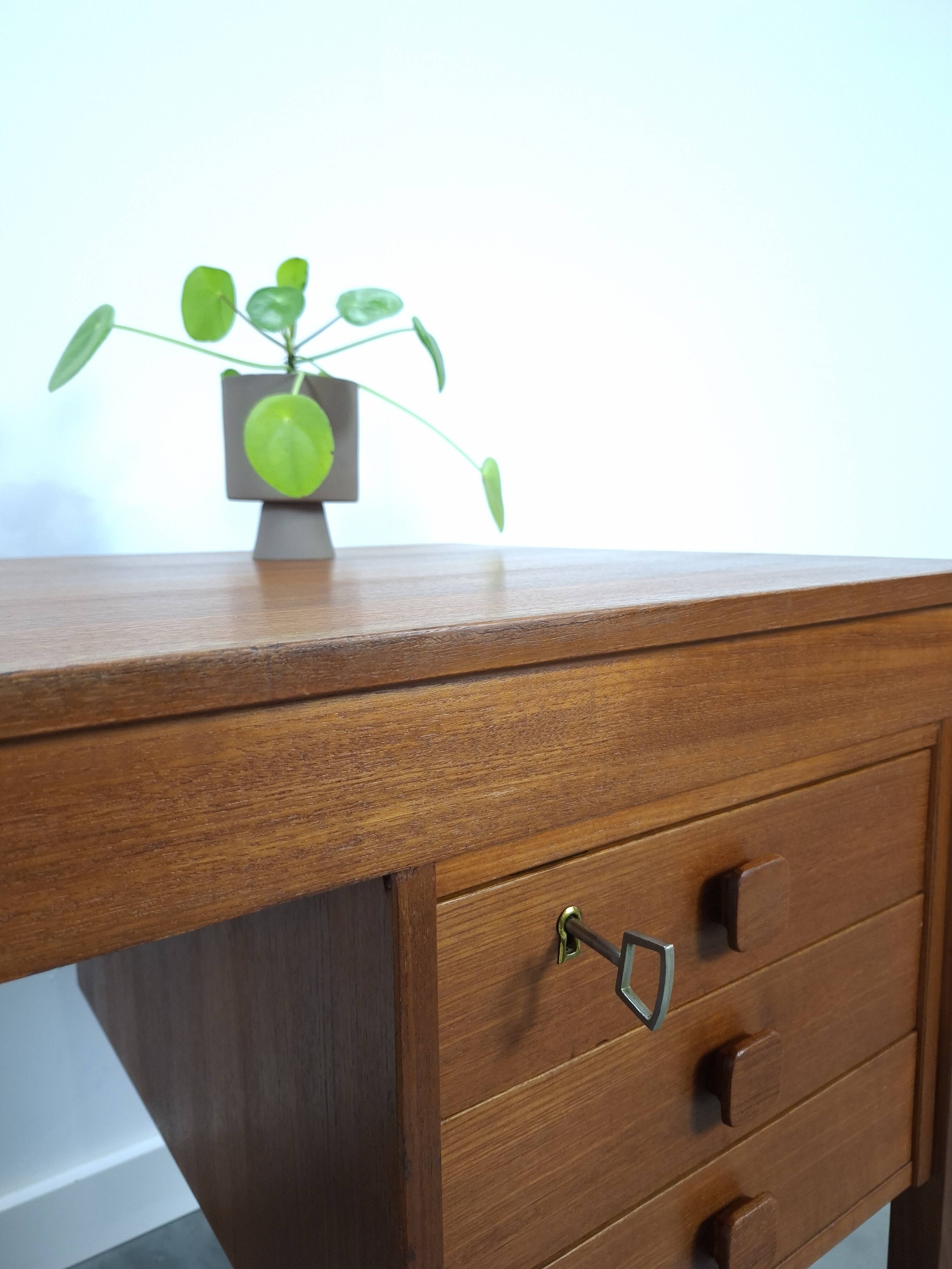 Teak vrijstaand bureau met lade uit Denemarken