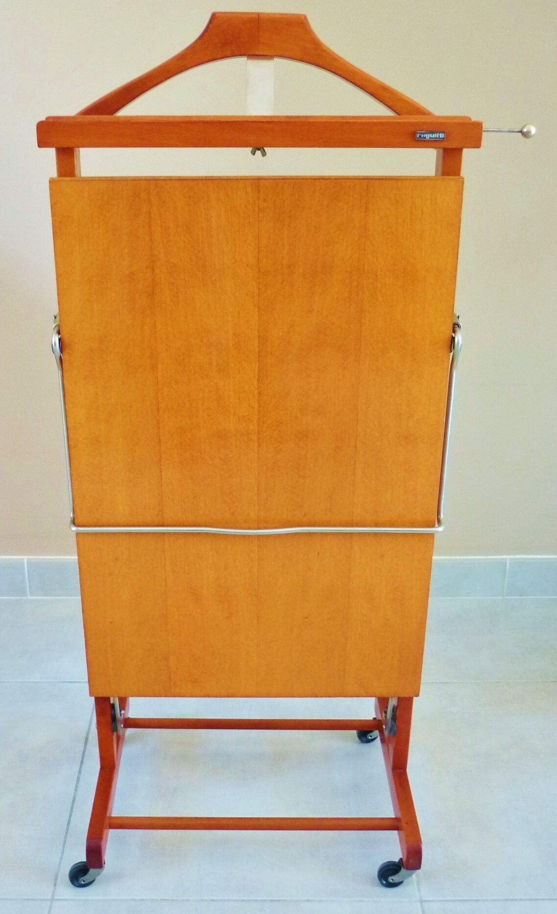 Wooden valet, signed Fratelli Reguitti, 60s, on wheels