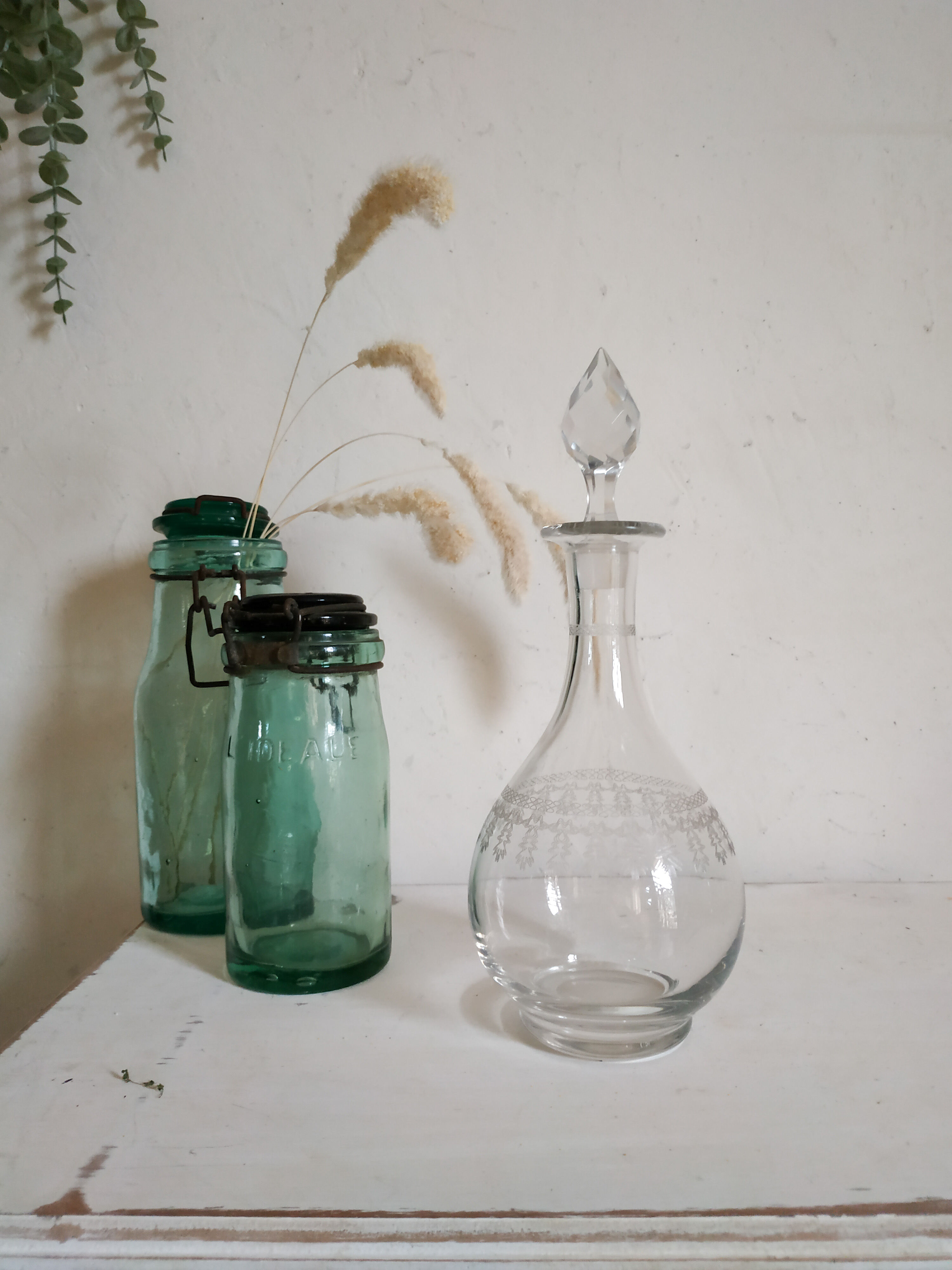 Carafe à vin ancienne en verre travaillé