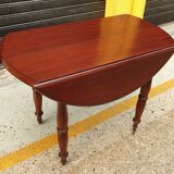 Old-pane-top round table in mahogany