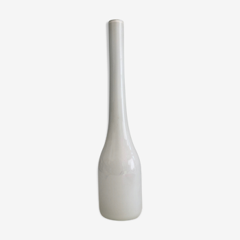 Vase en verre opalin blanc