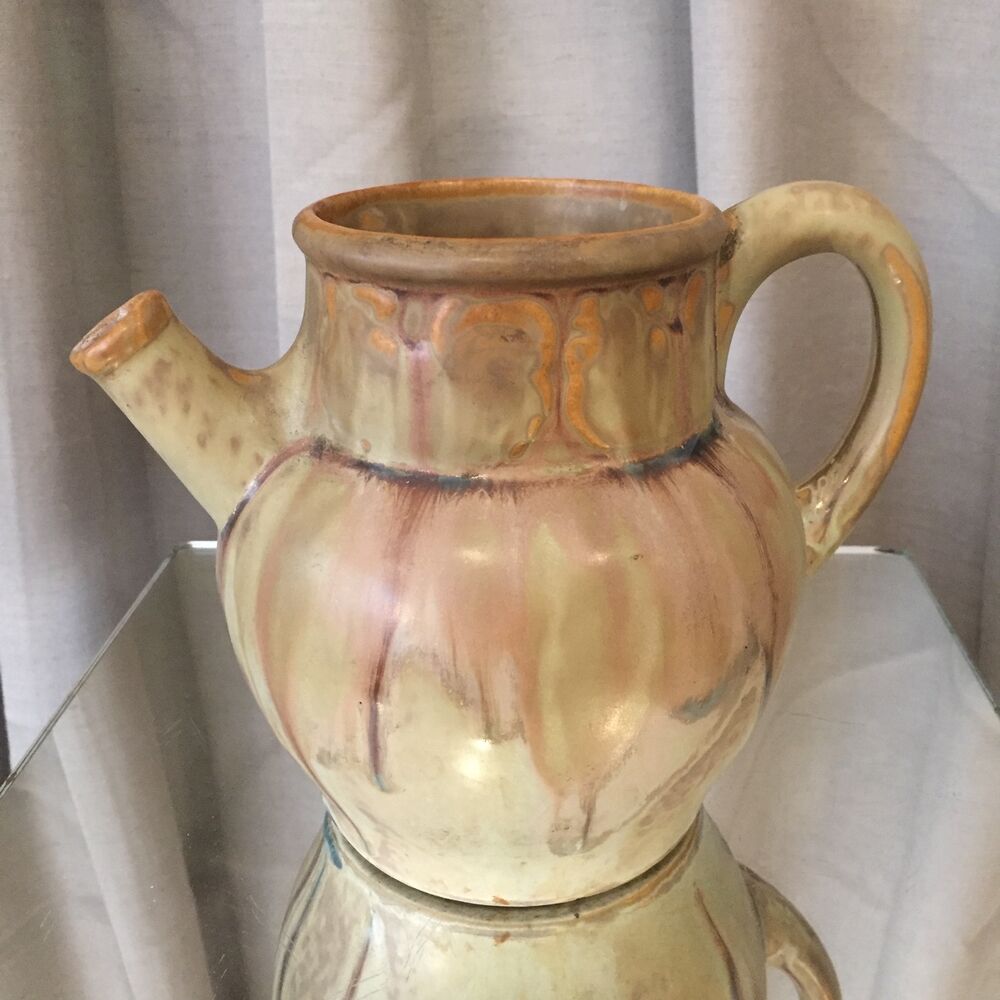Pitcher with roosters in sandstone from the denbac manufacture