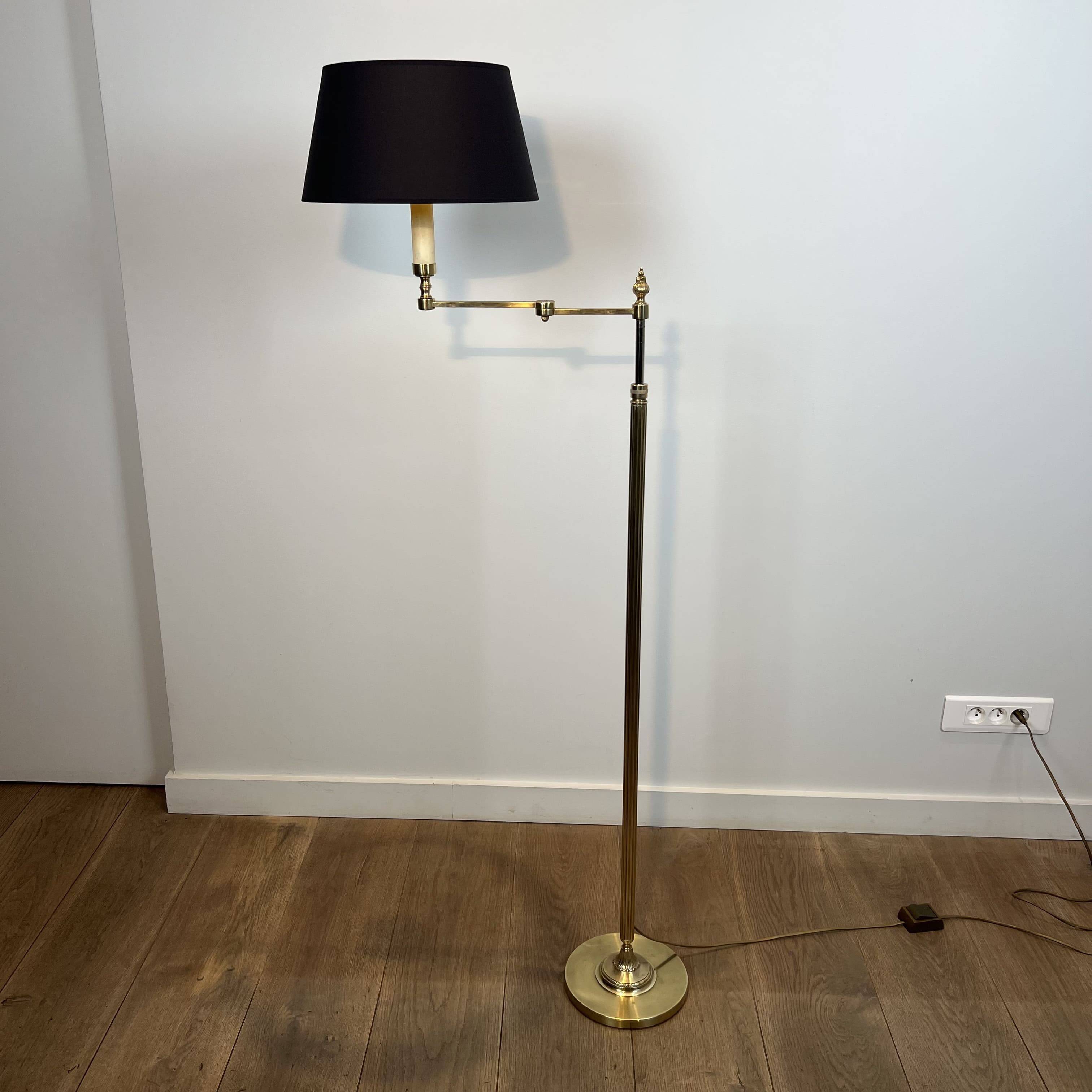 Brass Articulated Arm Reading Lamps in Gold. Neoclassical Style. Work.