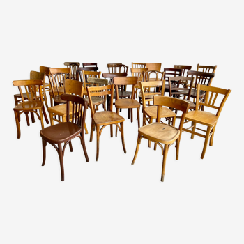 Lot de 30 chaises bistrot dépareillées de restaurant Thonet