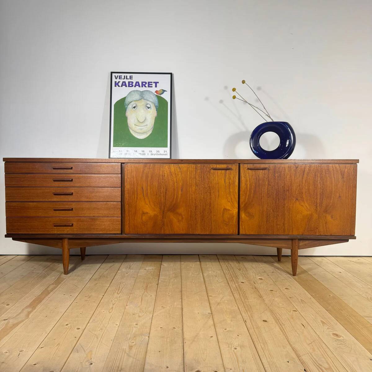 Vintage teak sideboard – Timeless mid-century sideboard