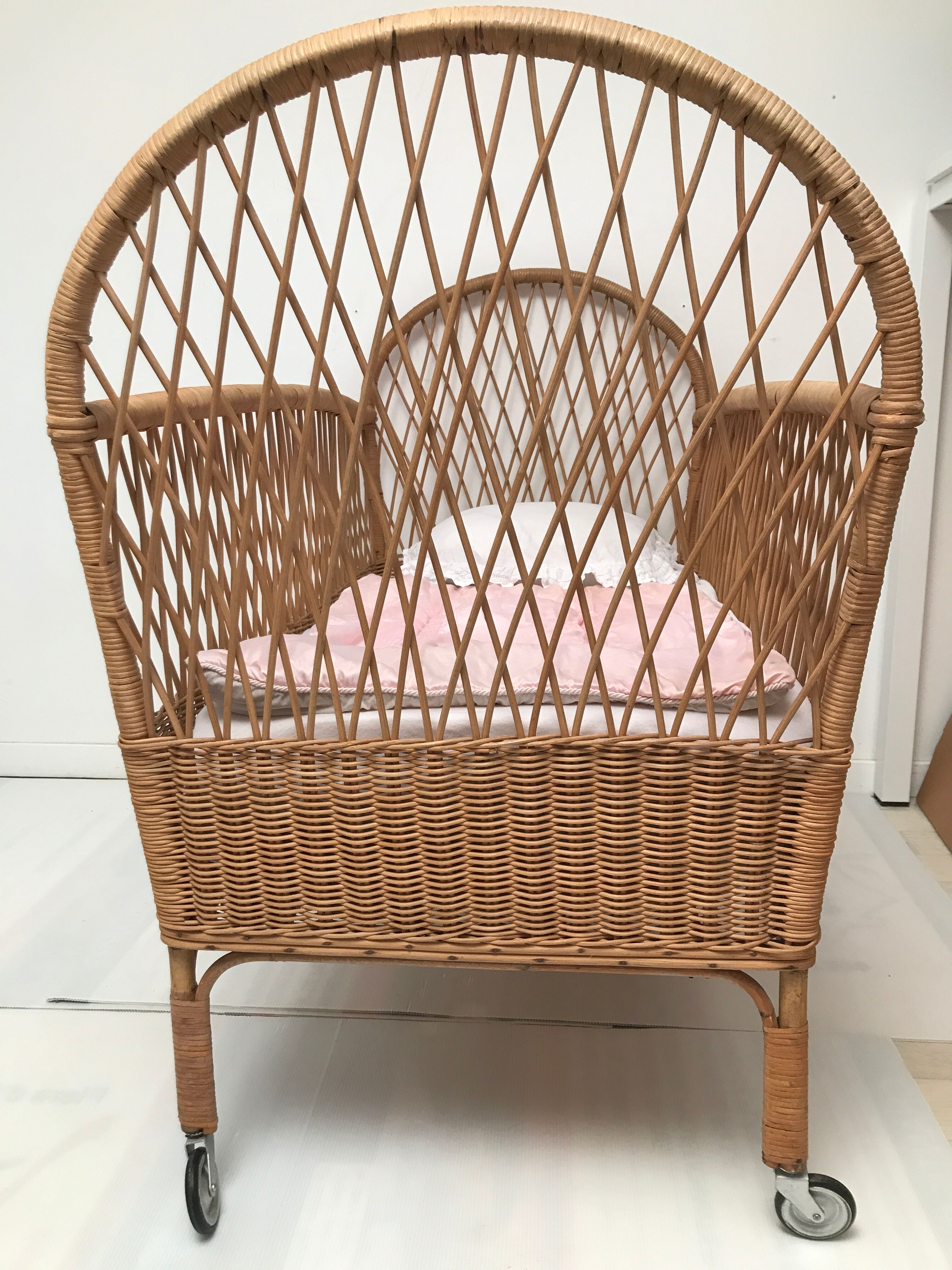 60s wicker rattan cradle bed