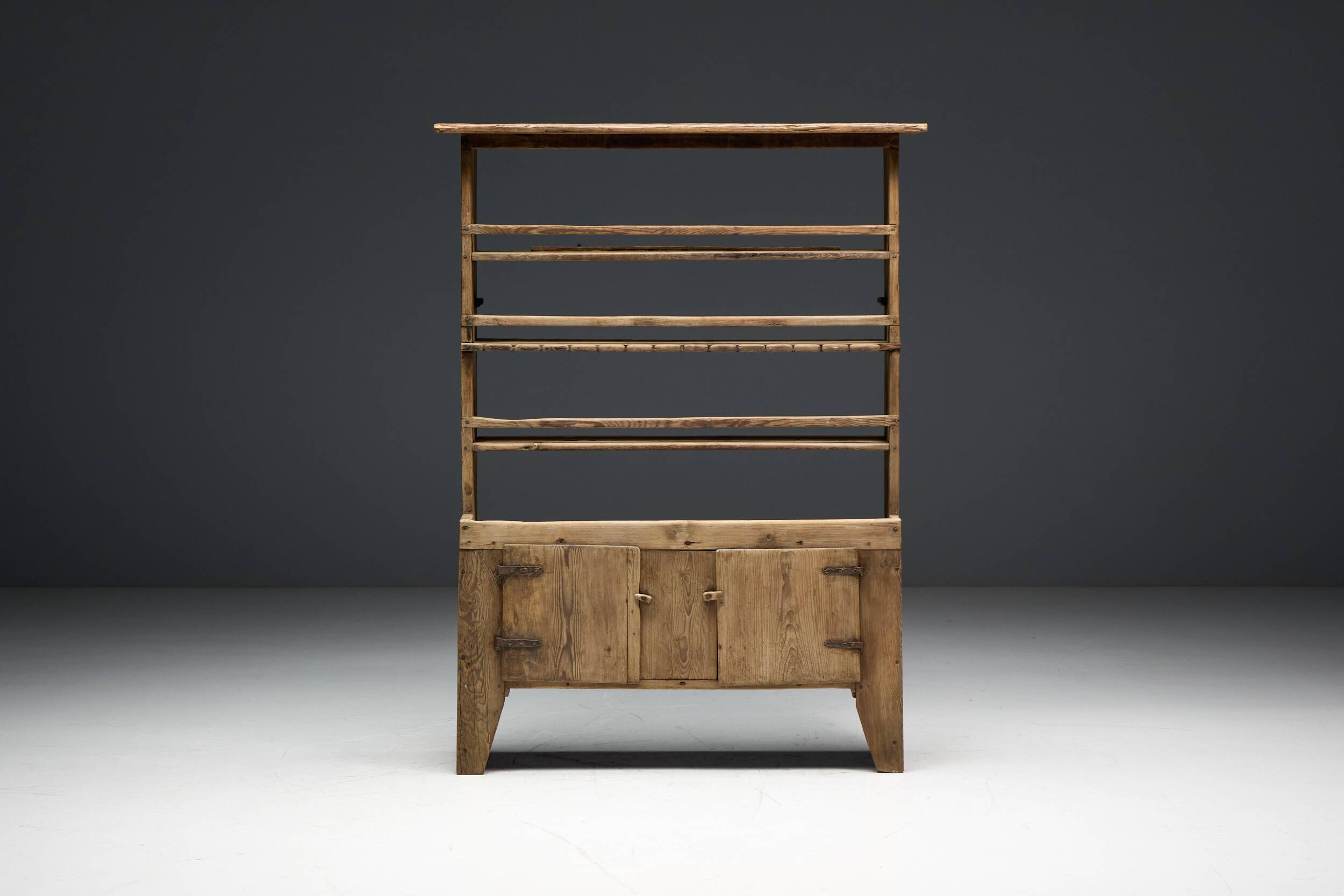 Cabinet rustique primitif, France, 19e siècle
