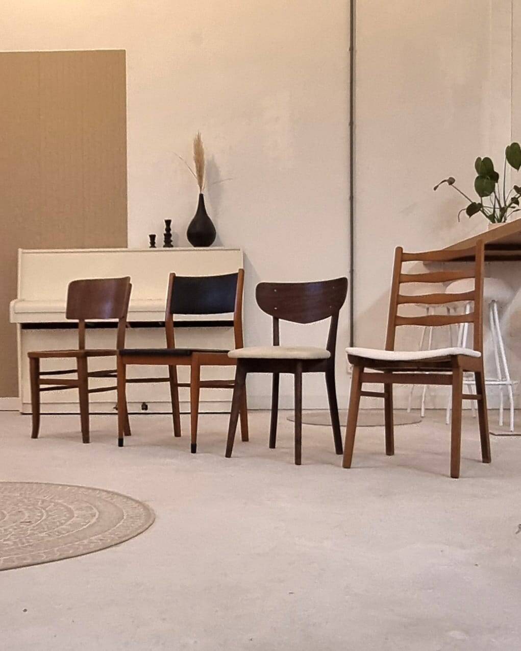 Chaises du milieu du siècle