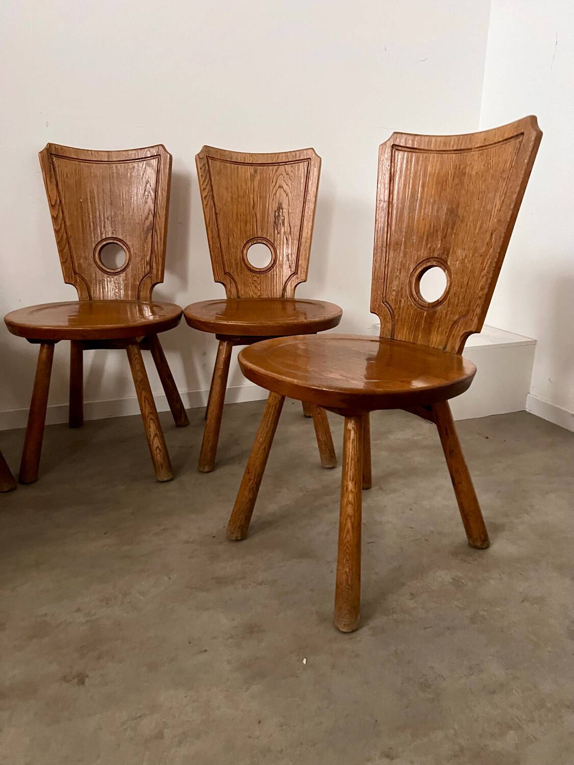 Set of 5 vintage 70s Brutalist design solid wood chairs