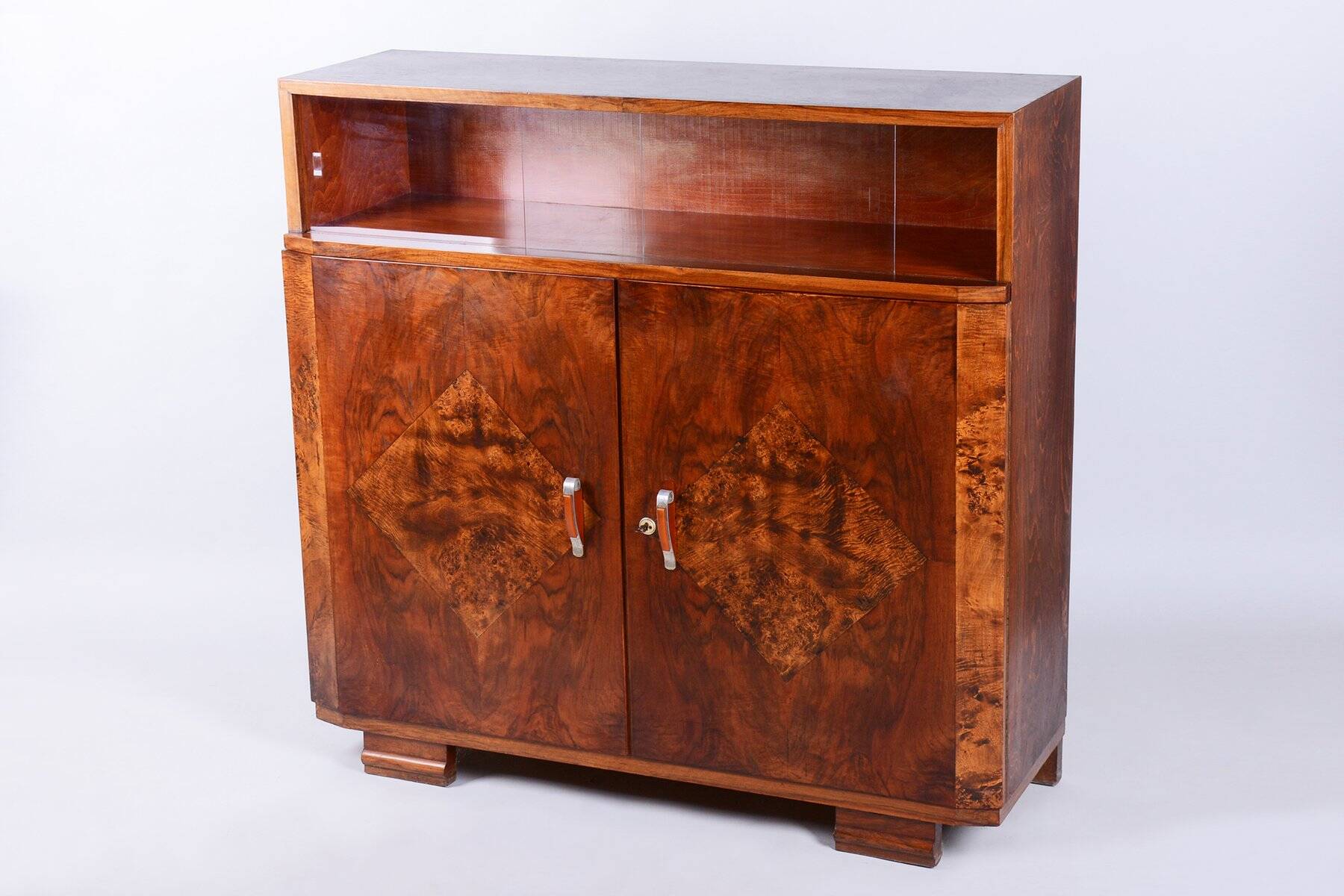 Ard Deco Commode in Walnut and Glass, Czech, 1920s