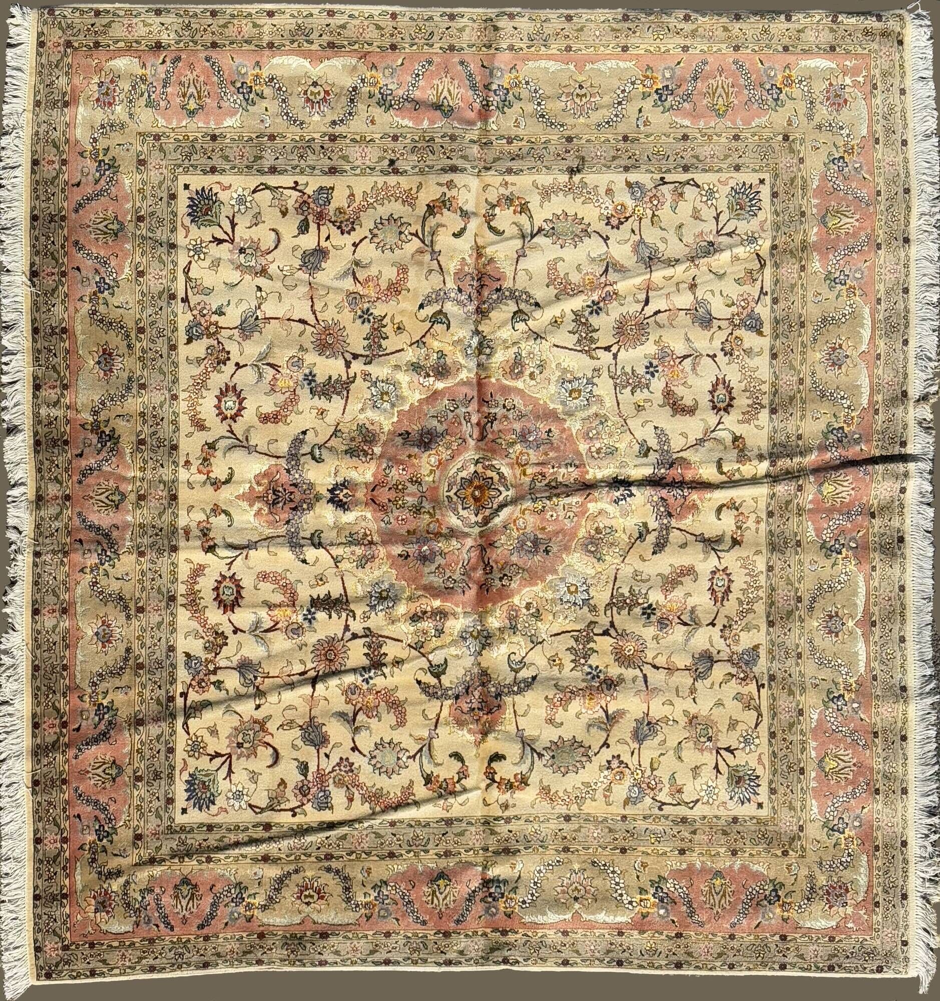 Authentic Tabriz Persian Carpet in Kork Wool and Silk (50 Raj) – 200 x 200 cm