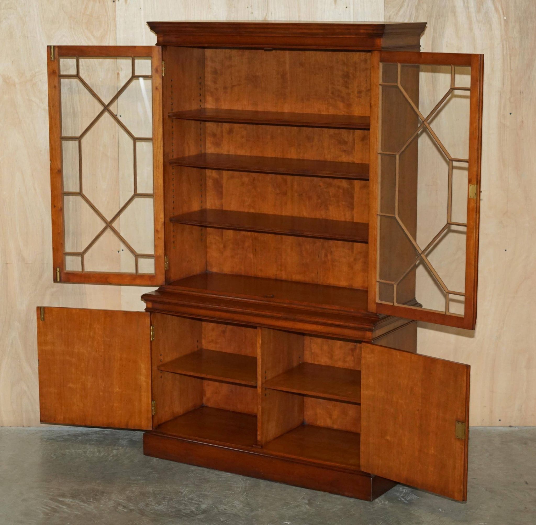 Bibliothèque Astrale Vitrée REH Kennedy