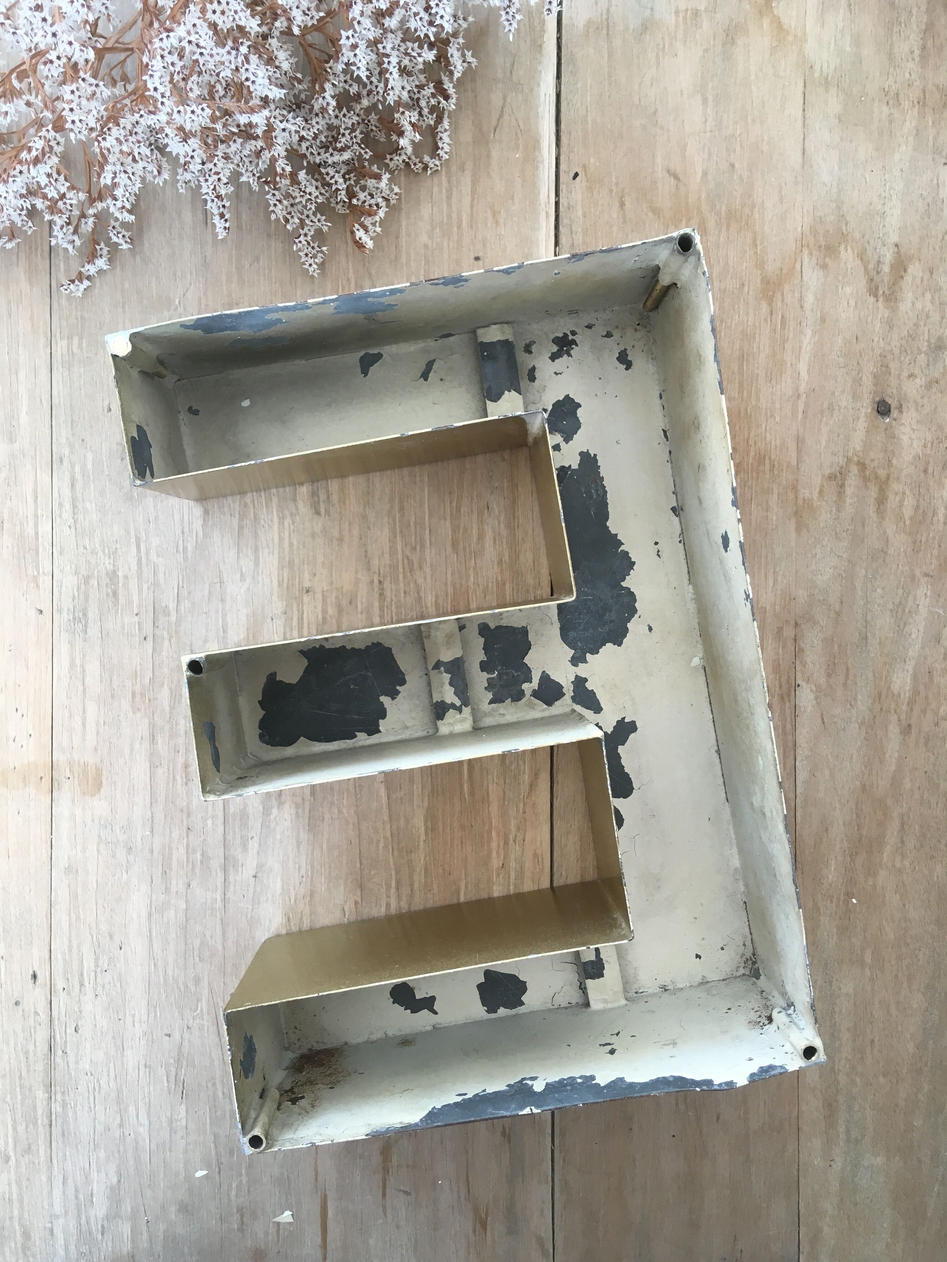 Golden vintage sign letter E