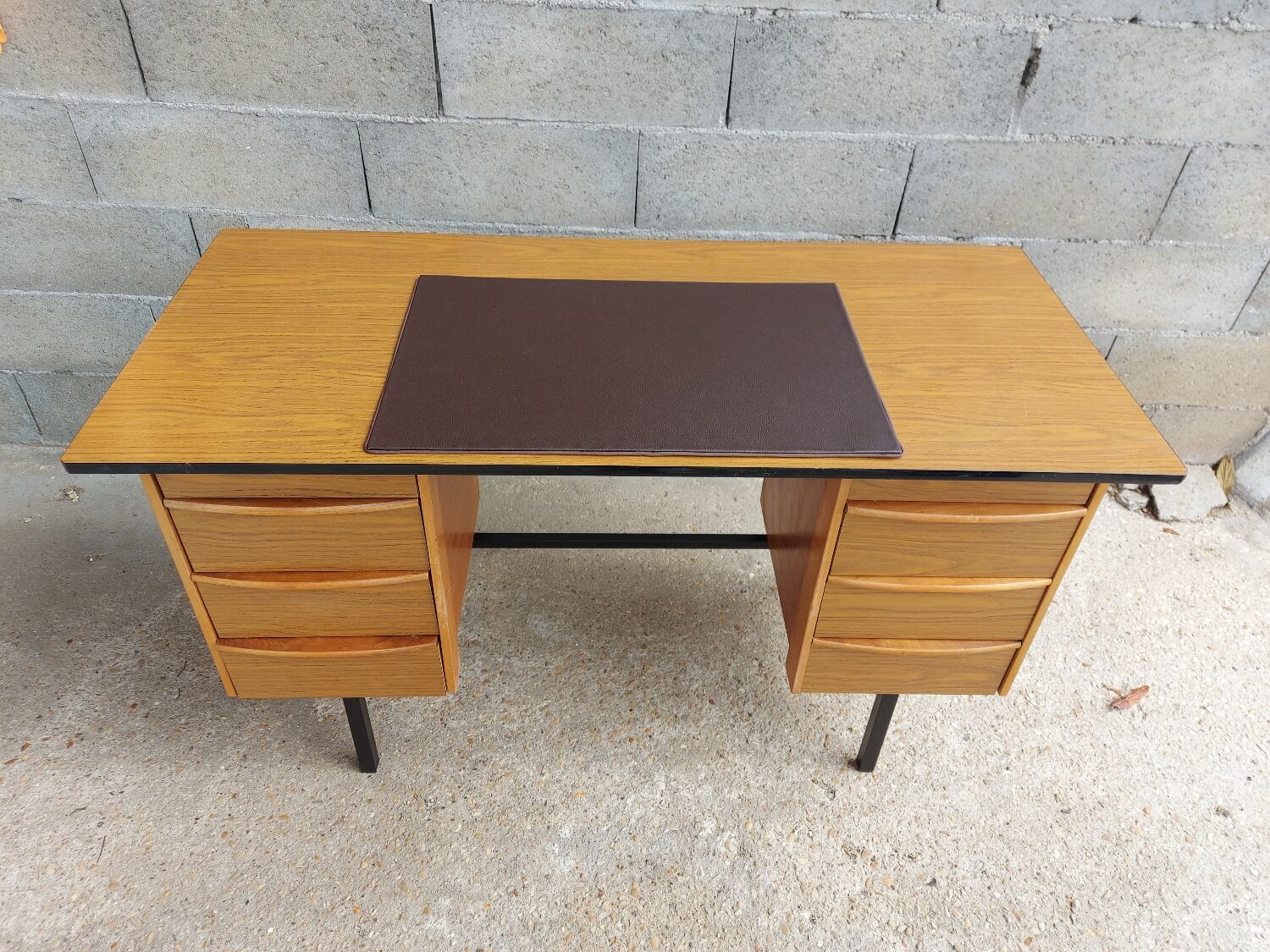 Adult desk, scandinavian type, 1970 and roneo chair