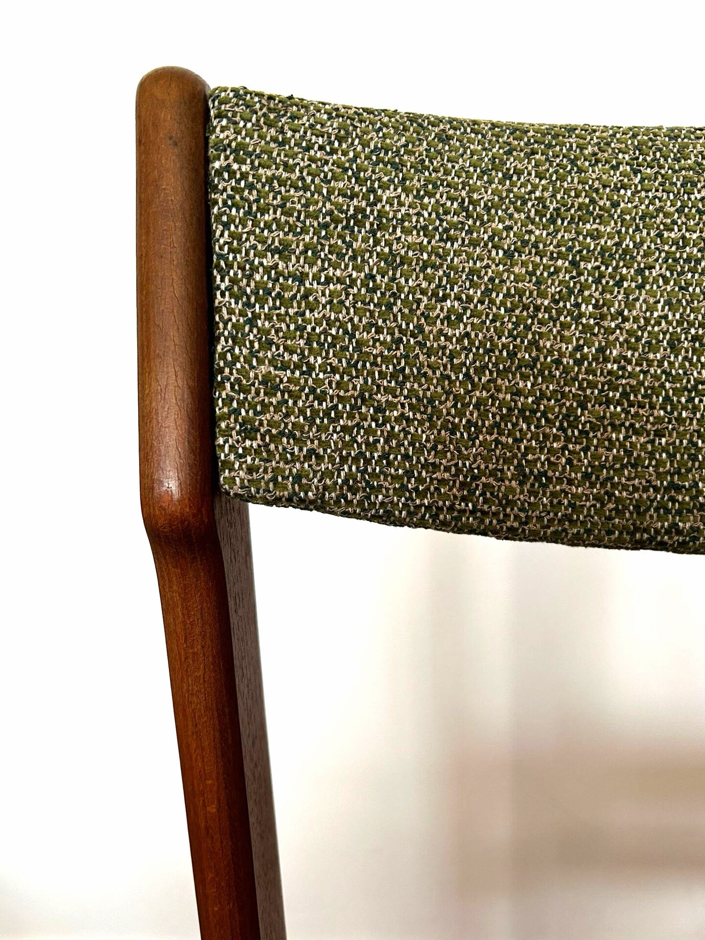 Lot of 4 1960s Scandinavian style chairs.