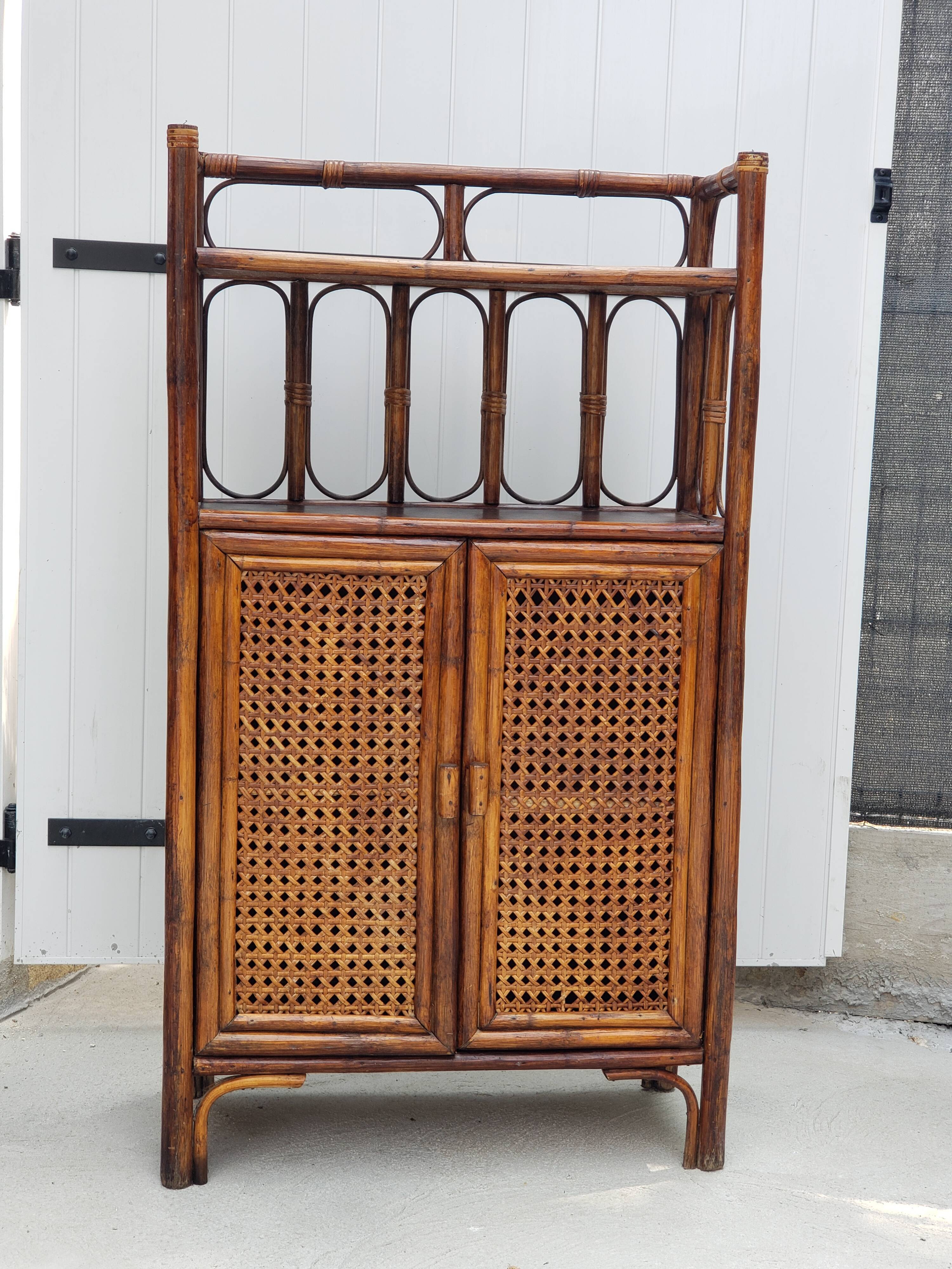 Meuble en rotin vintage des années 70