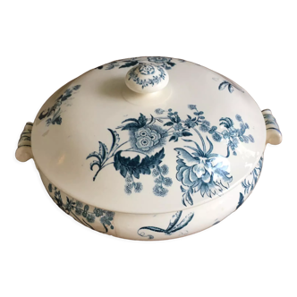 Longwy tureen, Ycho model, decorated with flowers in shades of blue and butterflies. Ironstone, 19th century