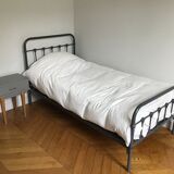Child bed with bedside table
