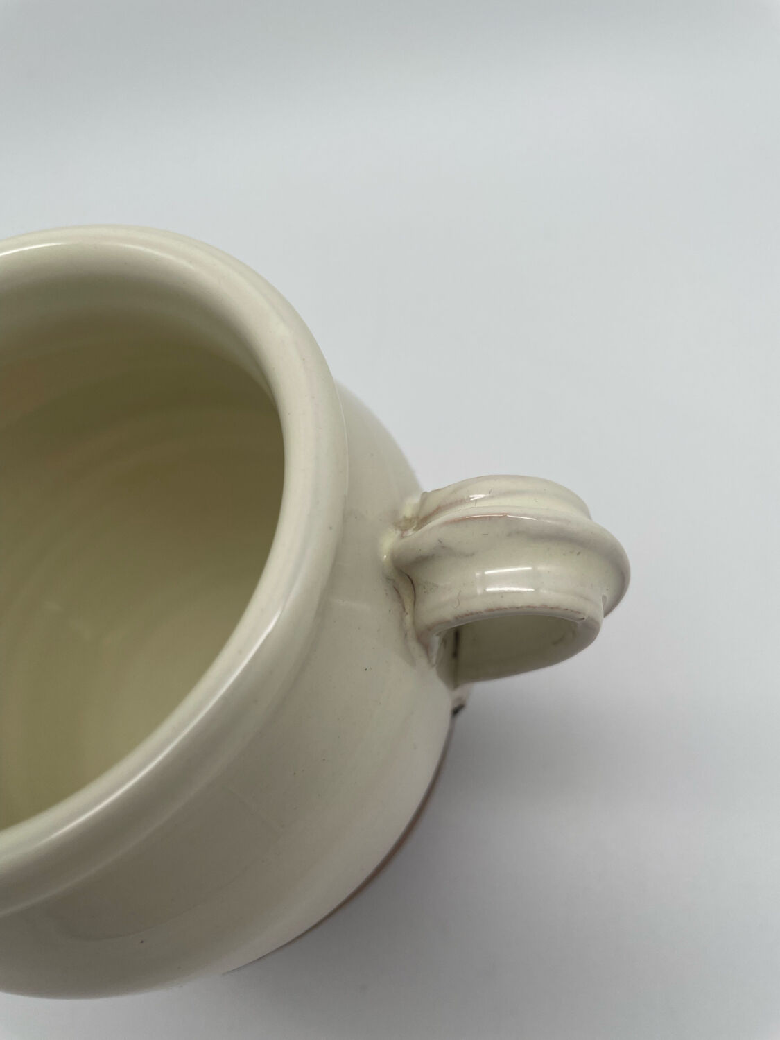 Grease pot, candied in glazed white terracotta