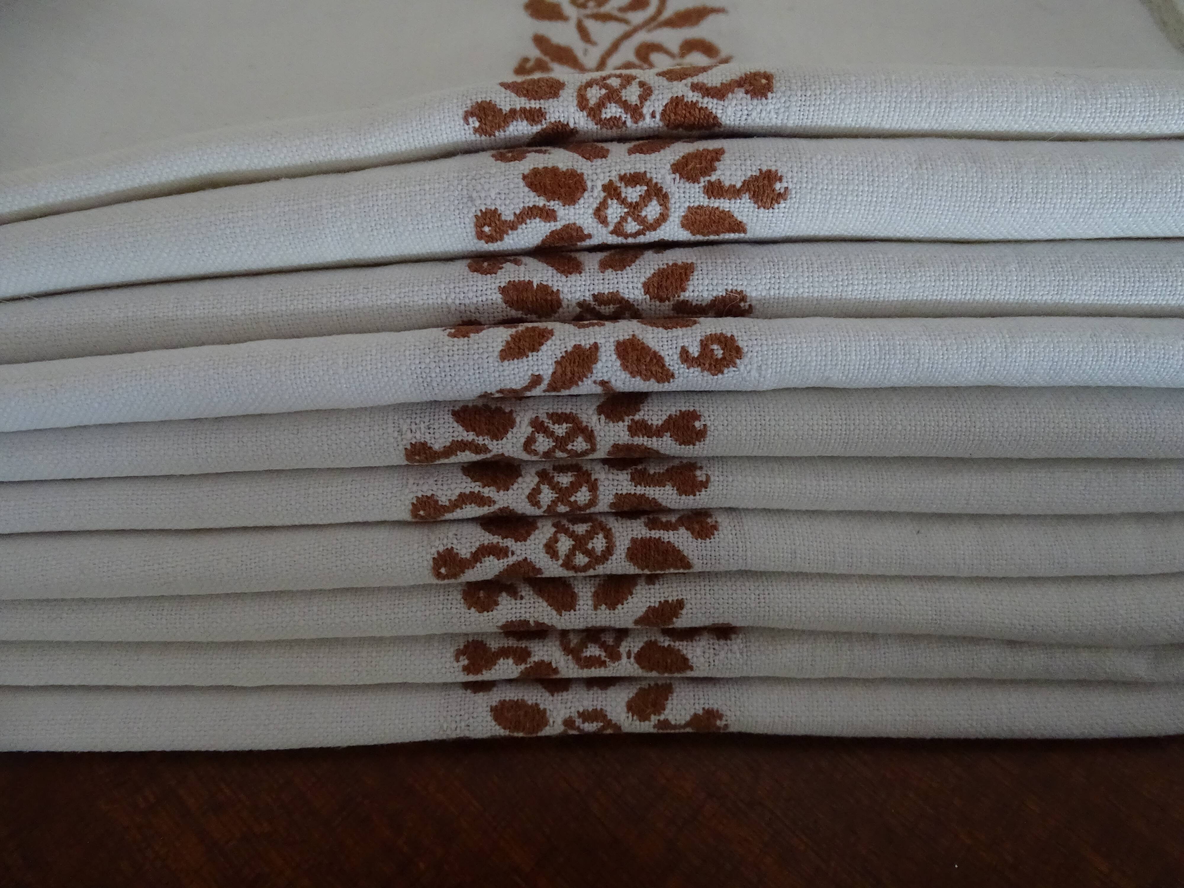 Tablecloth and 10 napkins with bedding