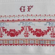 Grande nappe rouge et blanc 1m95x2m85 et ses 12 serviettes monogrammées "gf"