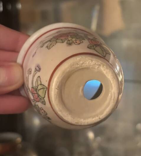 Mini porcelain cache-pot in Chinese style with its saucer.