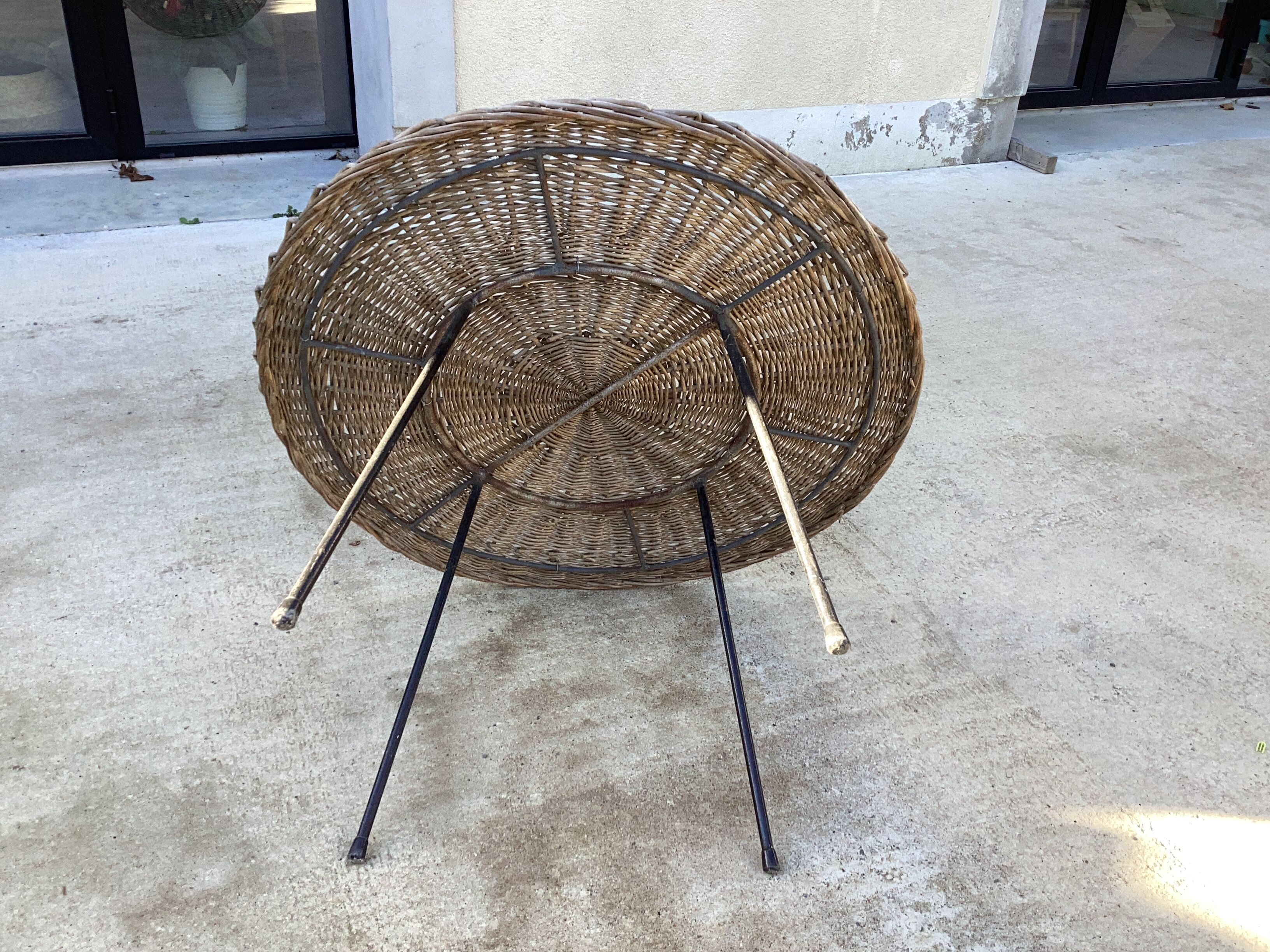 Round coffee table in vintage rattan