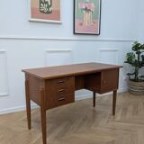 Vintage Scandinavian desk from the 1960s in teak.