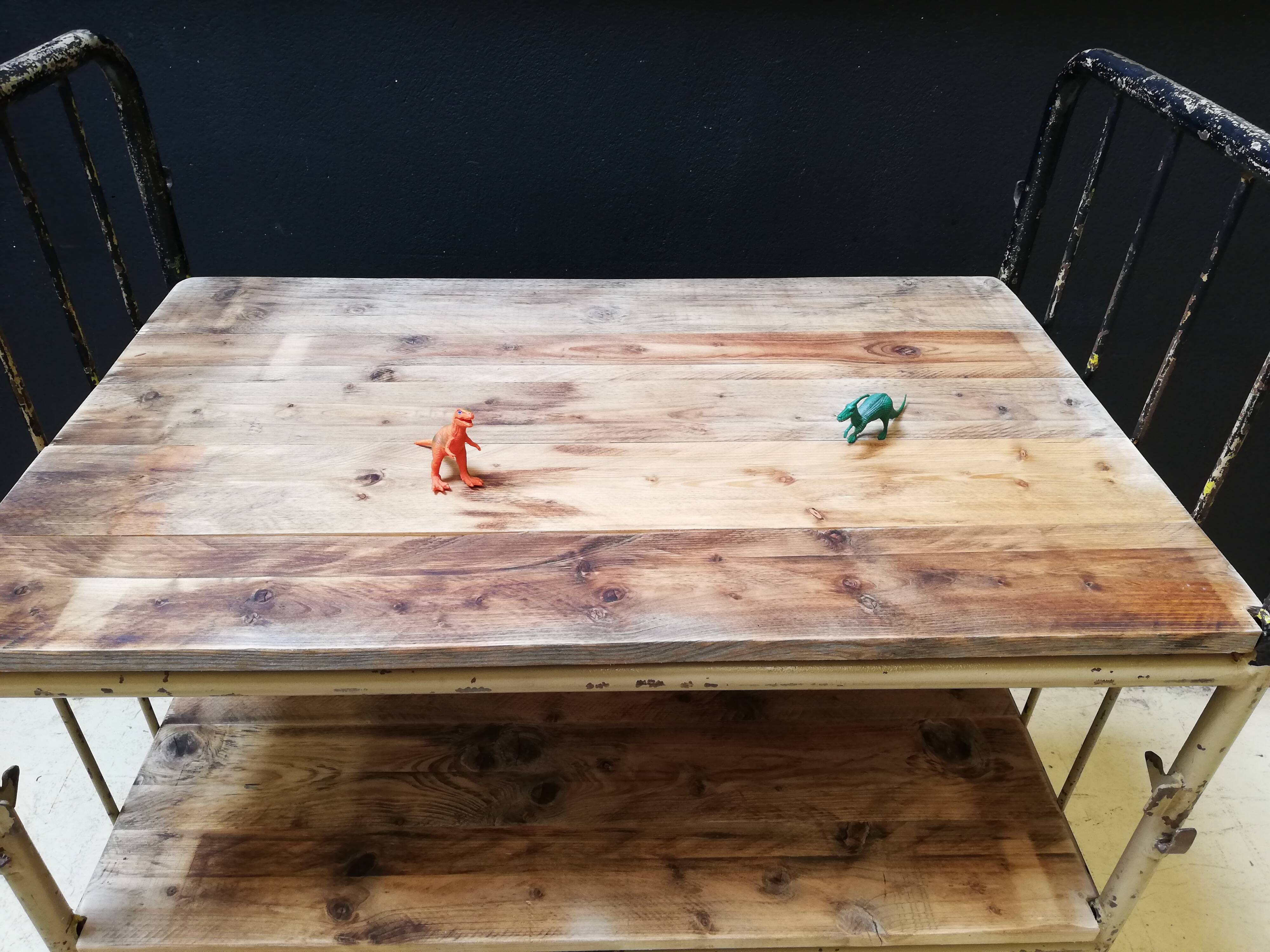 Industrial trolley, roulette shelf