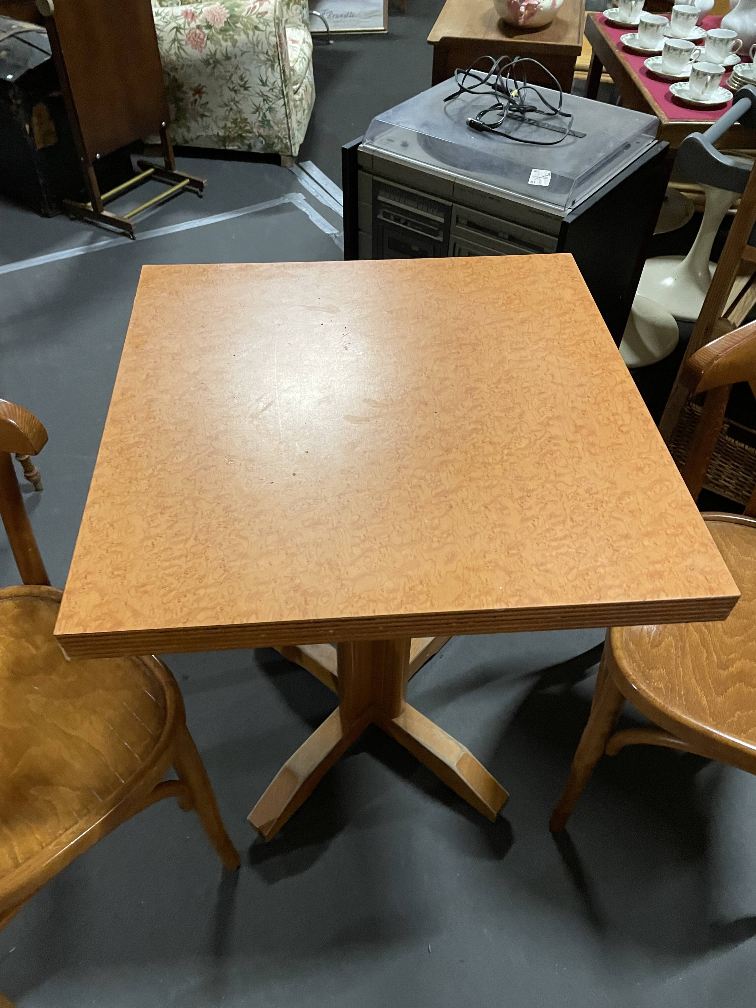 Table bistrot et ses 2 chaises