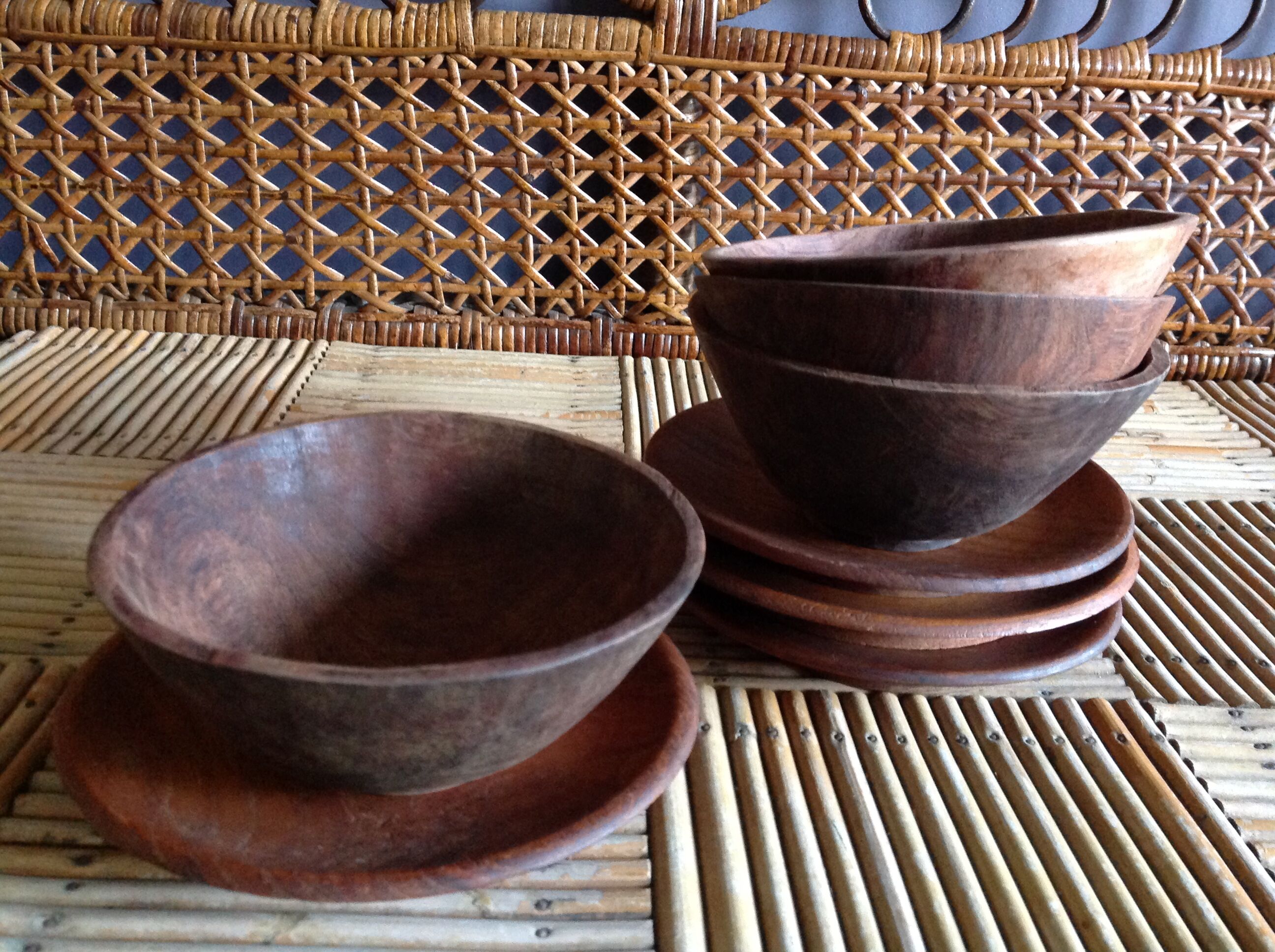 Set of 4 wooden bowls and plates