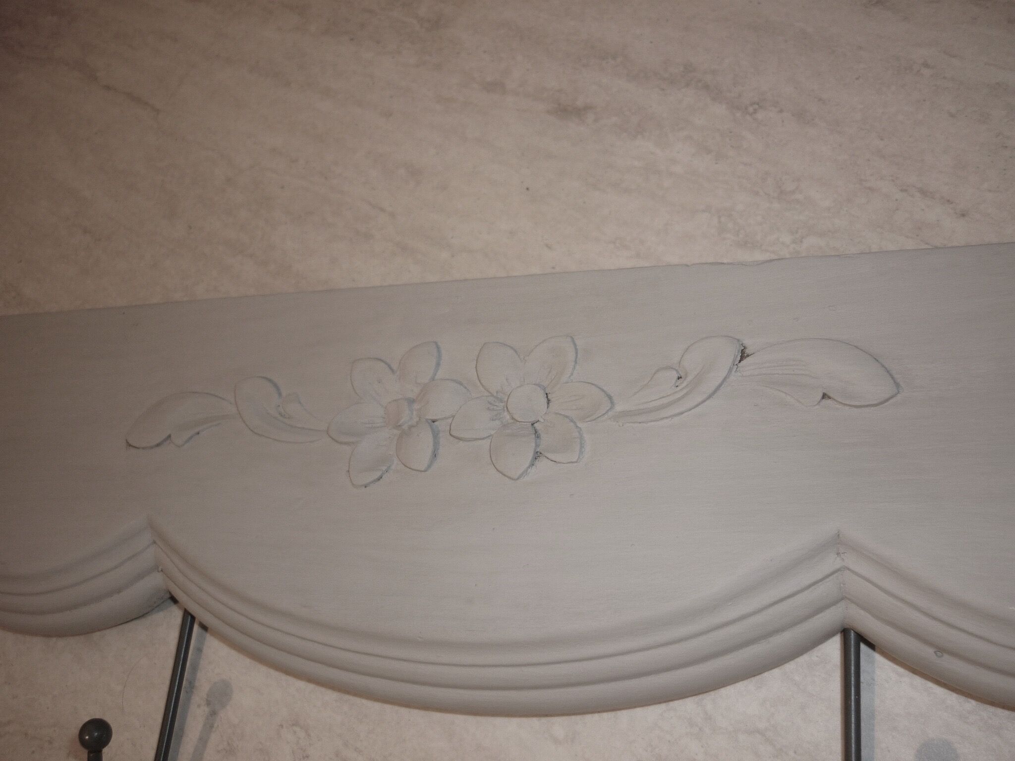Wooden coat rack 4 hooks gray flowers